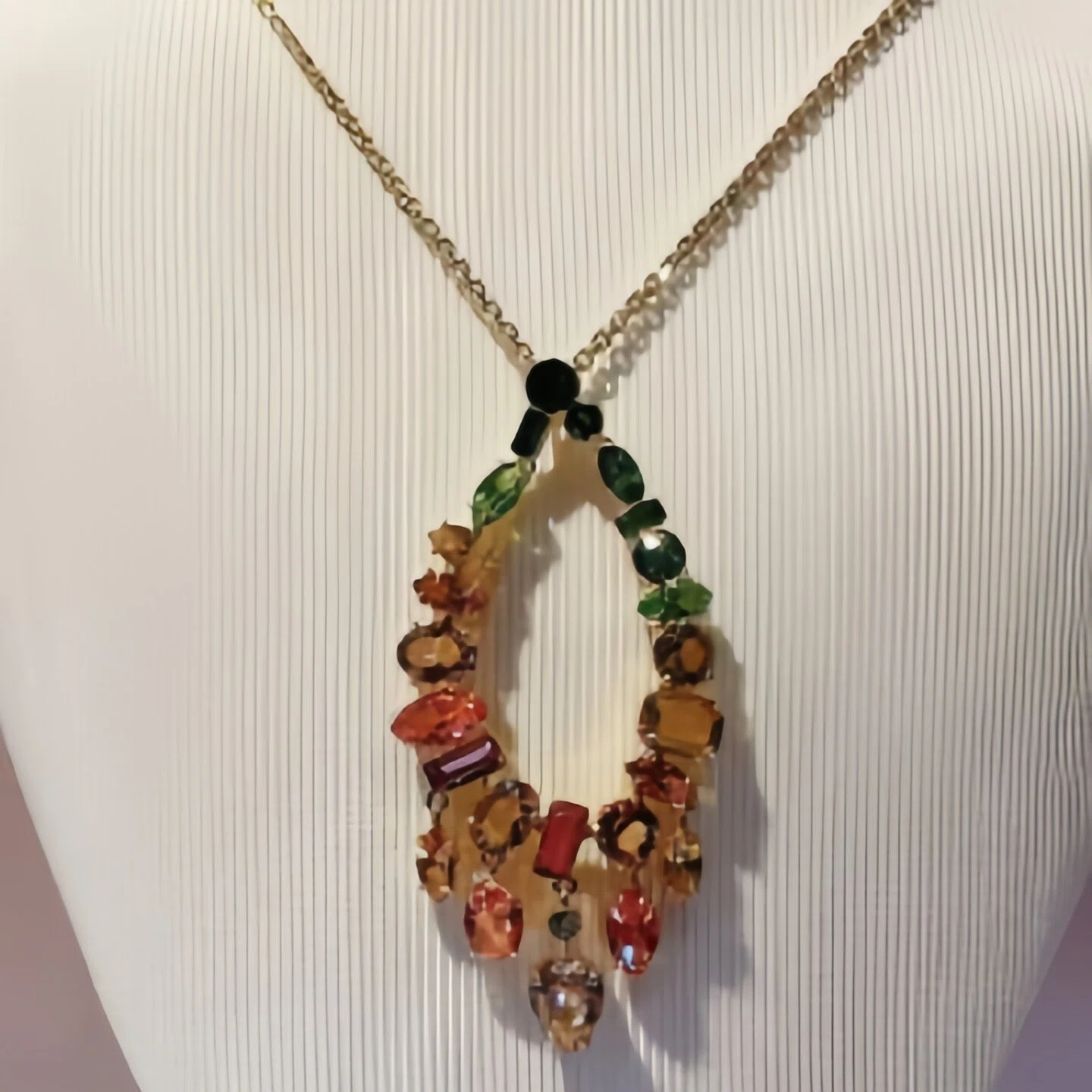 Dazzling and luxurious Zircon necklace set: Exquisite, beautiful and dazzling jewelry, minimalist style jewelry set, two-piece necklace, earrings, elegant layering combination, daily commuting and date accessories, light luxury and niche design Application Scenario
