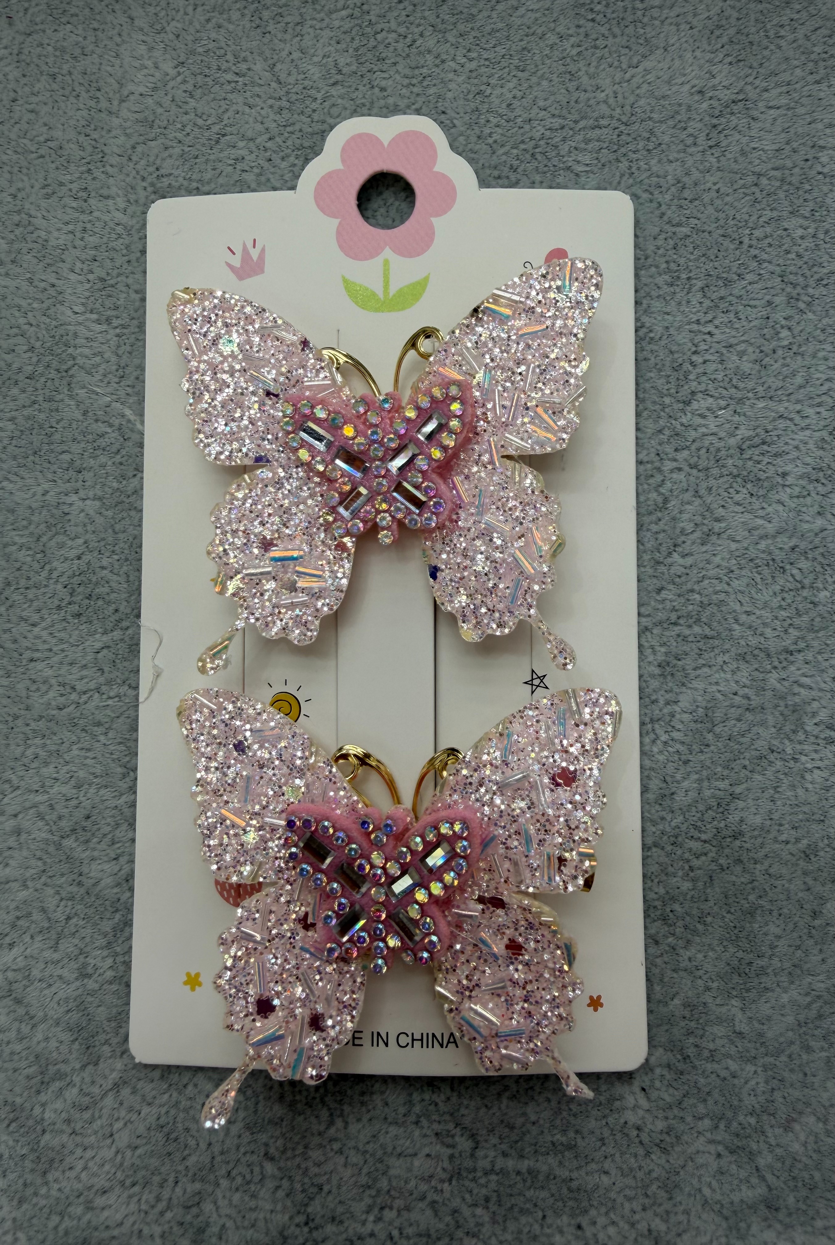 Pink butterfly hairpins are cute and fashionable hair accessories. They are simple Korean style daily headwear for female students Application Scenario