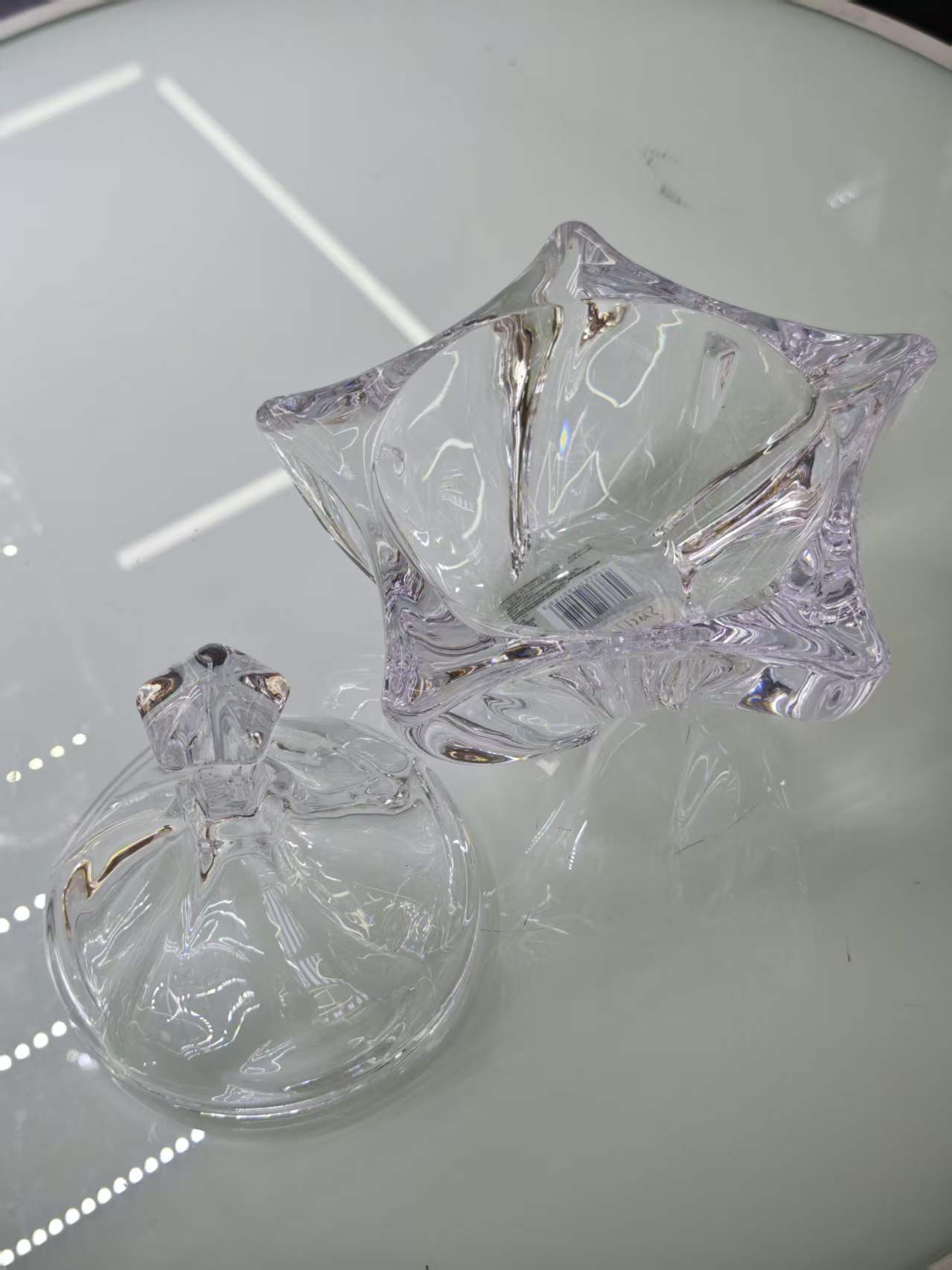 Transparent glass vase, a simple Nordic-style home decoration item, suitable for the living room and bedroom