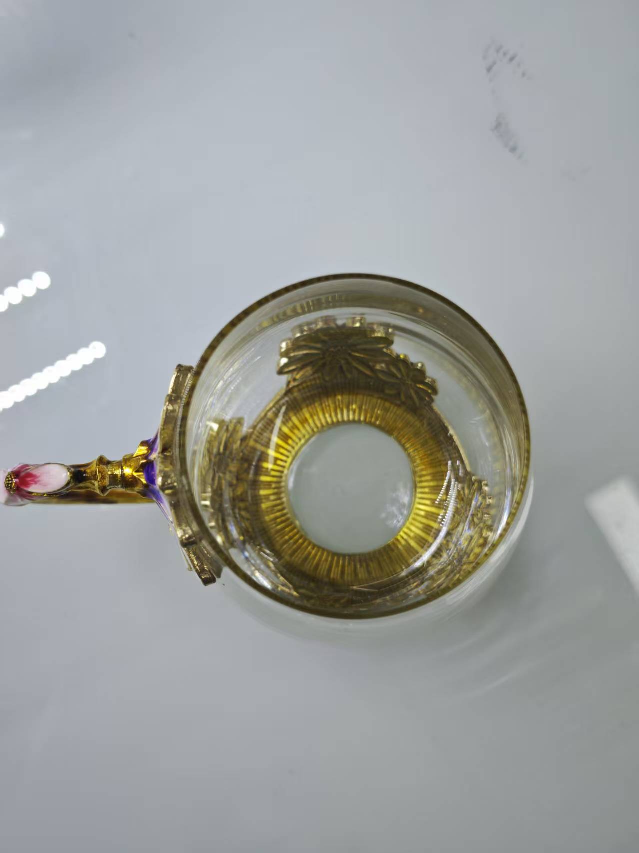 The elegant and anti-slip glass cup with a decorated gold flower handle is suitable for home and office use Specification image