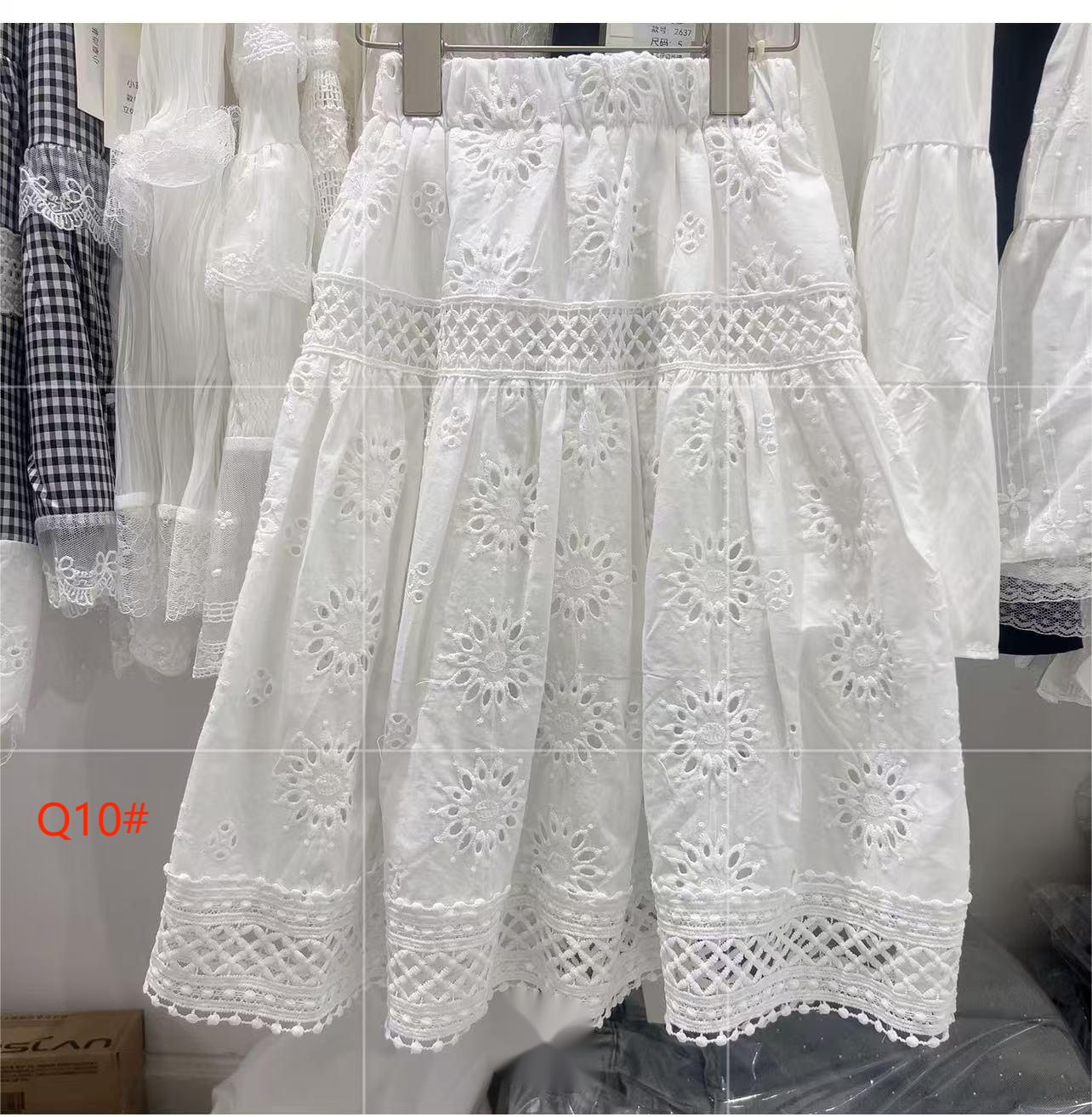 白色蕾丝刺绣半身裙