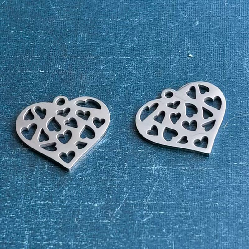 Cross-border foreign trade love bracelets, pendants, necklaces, DIY jewelry accessories, titanium steel, stainless steel, fashionable, versatile, personalized and trendy Cross-border foreign trade love bracelets, pendants, necklaces, DIY jewelry accessories, titanium steel, stainless steel, fashionable, versatile, personalized and trendy