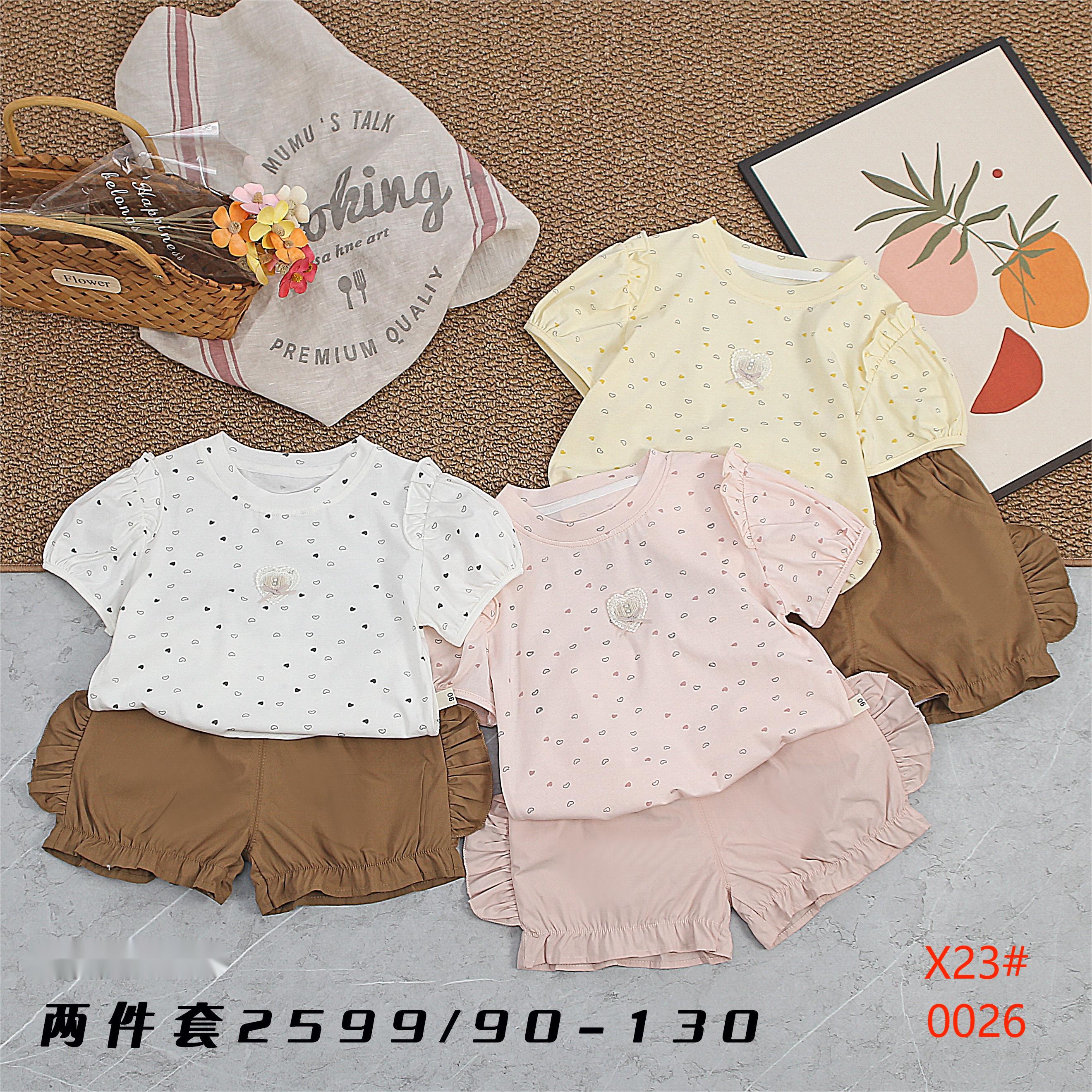 Two little girls in a lace top and shorts children's clothing set are sweet and cute Application Scenario