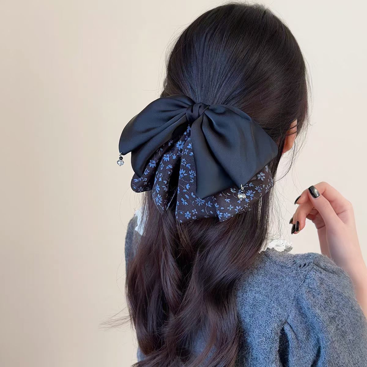 The blue retro semi-tied hair clip exudes a high-end and elegant charm. The multi-layered bow hair clip is a new French style with a strong atmosphere detail image 12