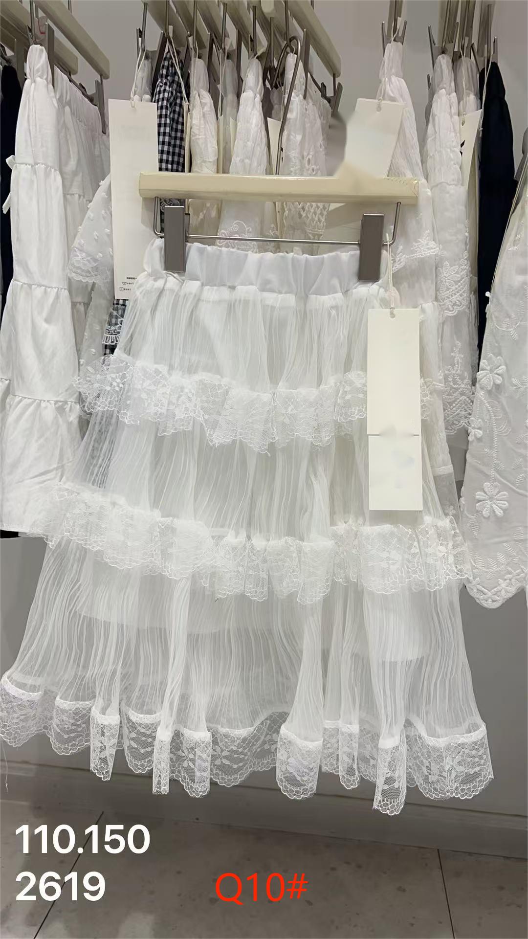 White lace embroidered skirt Application Scenario