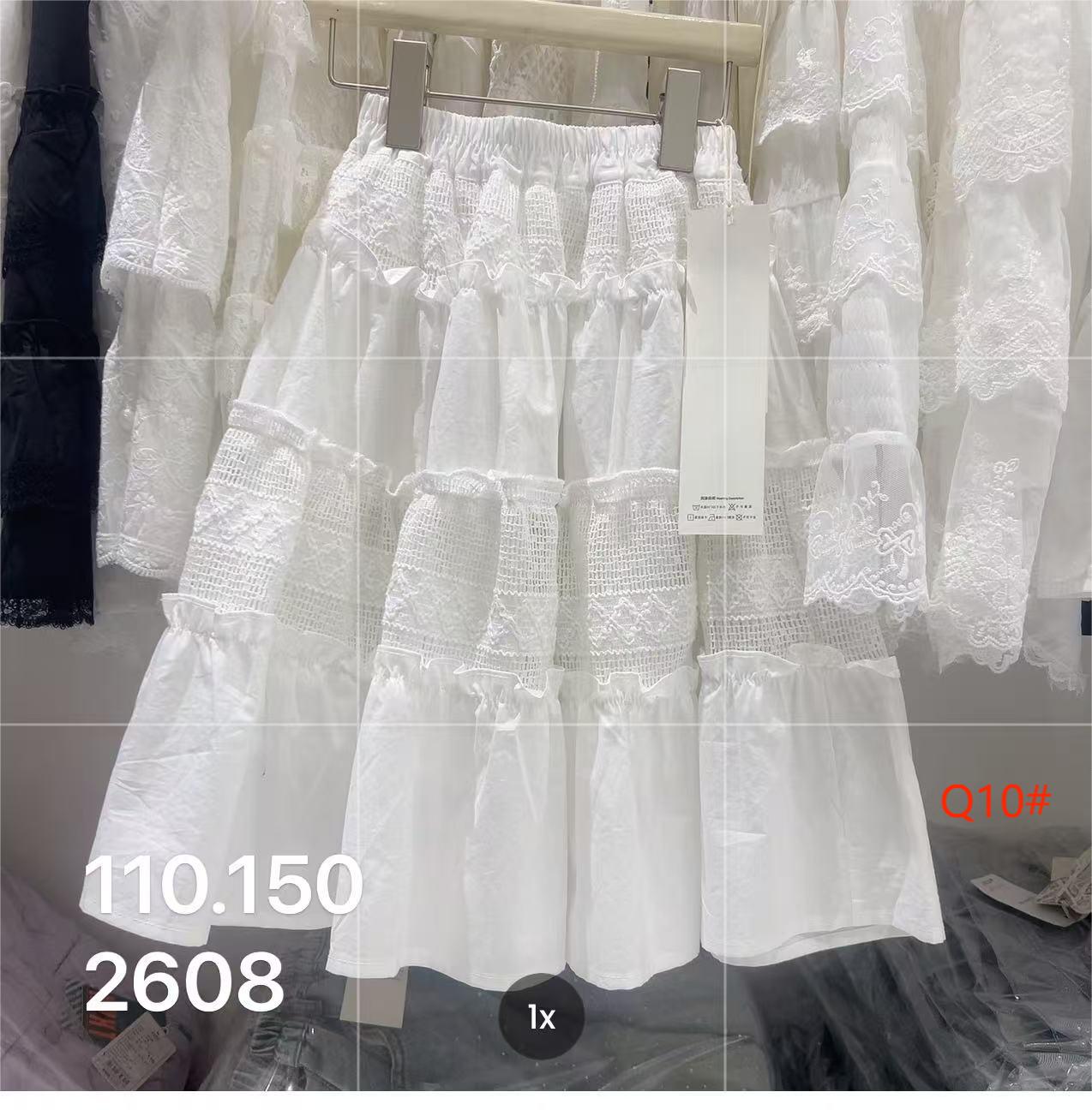 White lace embroidered skirt Item Picture