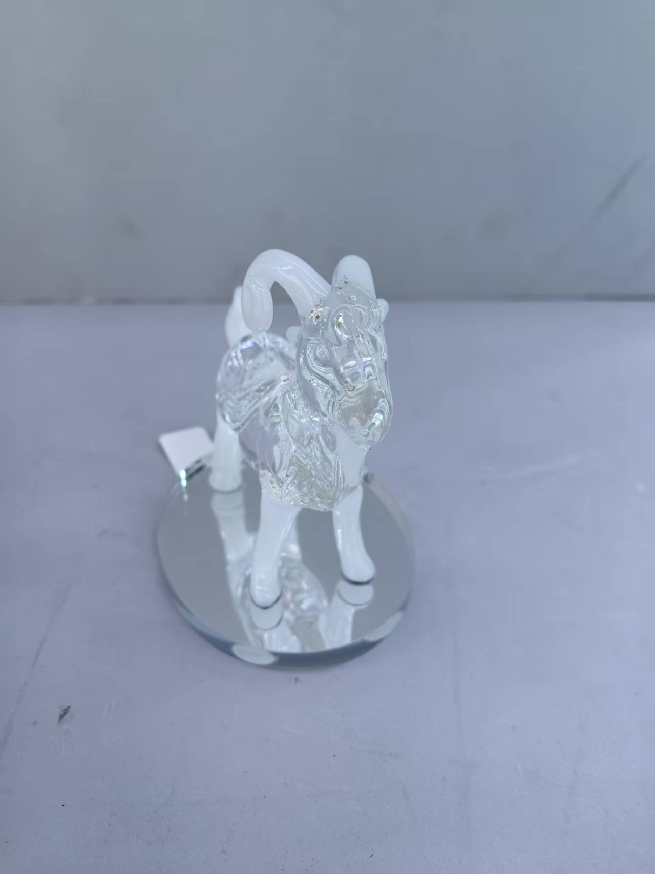 Transparent glass material sheep-shaped sculpture main body decoration, home decoration art decoration