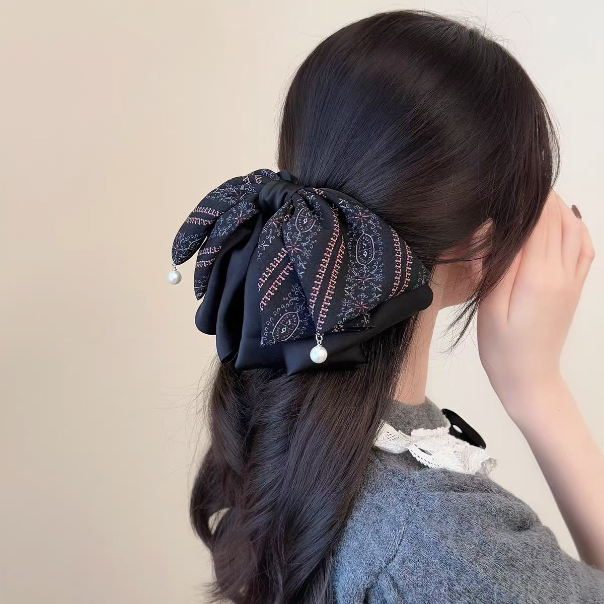 The blue retro semi-tied hair clip exudes a high-end and elegant charm. The multi-layered bow hair clip is a new French style with a strong atmosphere detail image 7