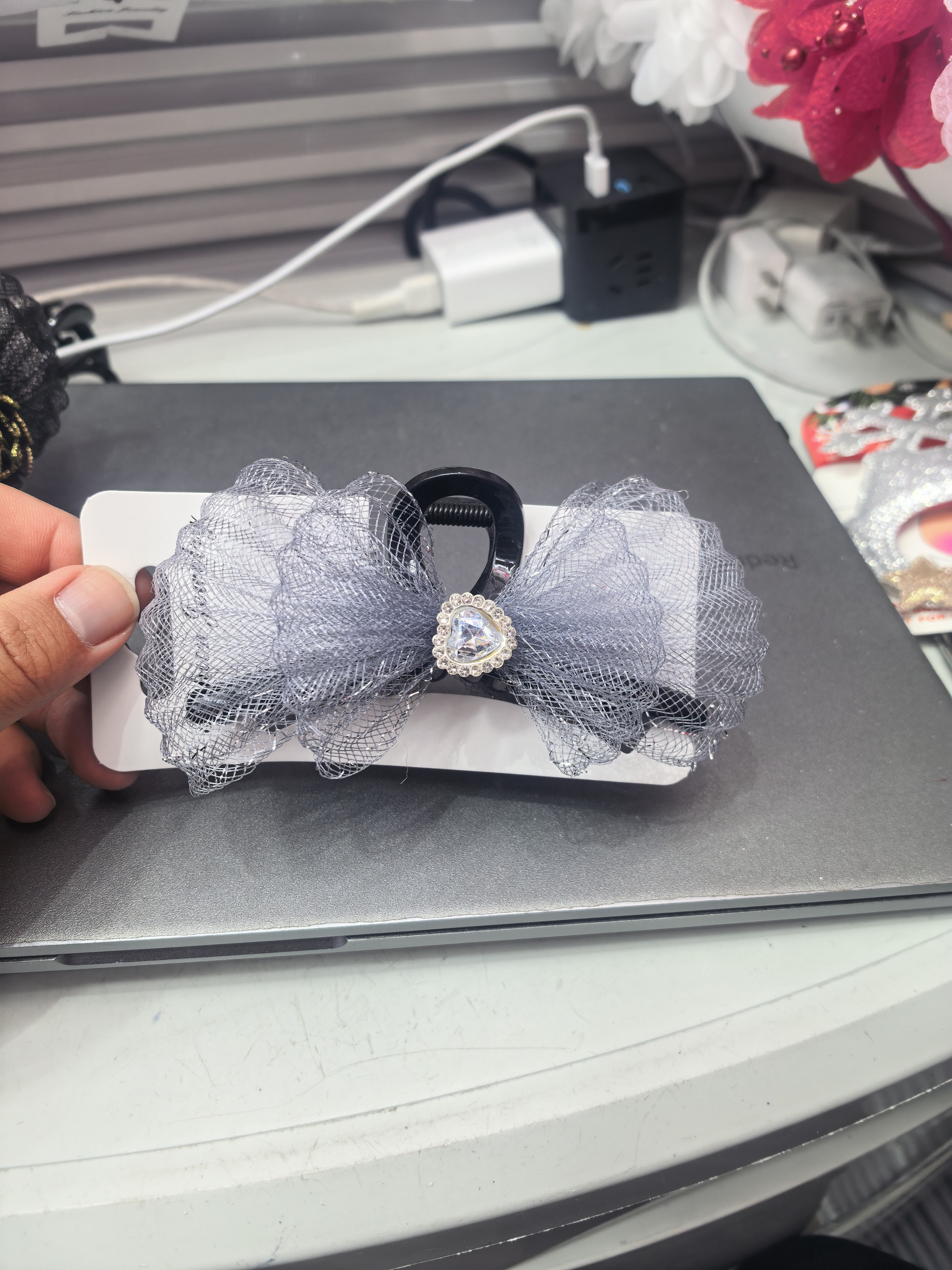 Hard mesh claw clamp