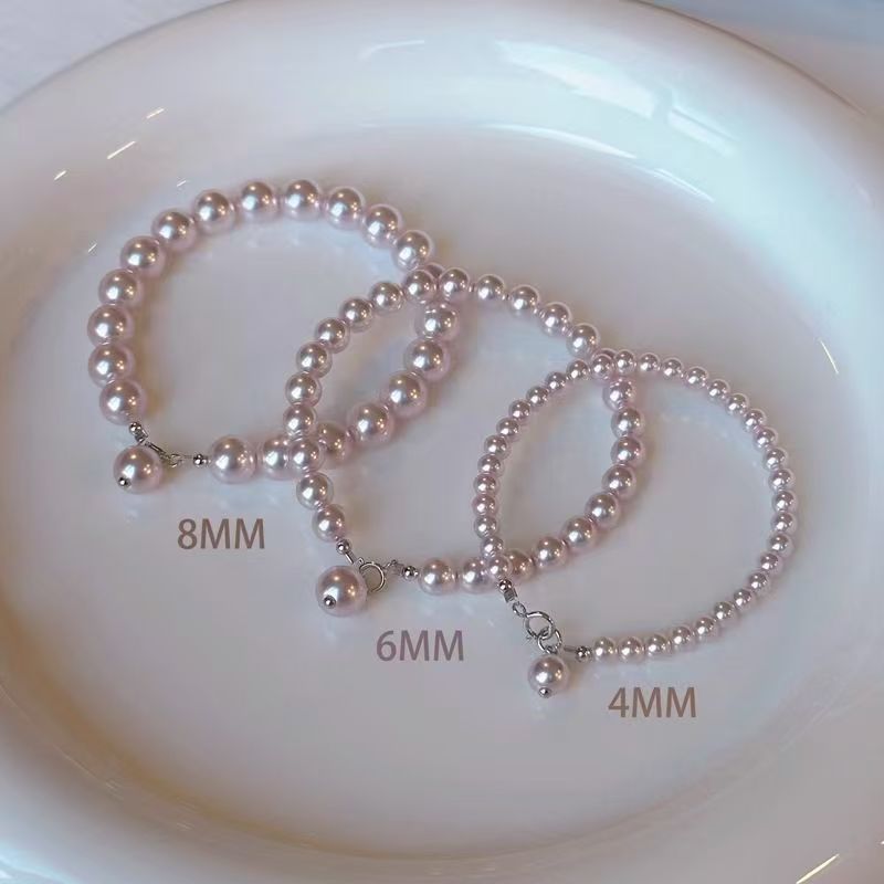 Pearl bracelet full figure