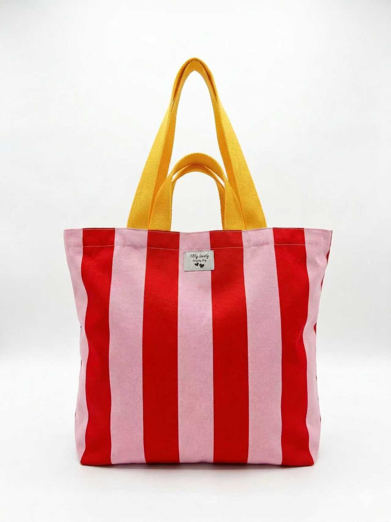 Customized blank canvas bags with a high-end, thickened advertising hand-held artistic canvas bag as a souvenir gift bag Application Scenario