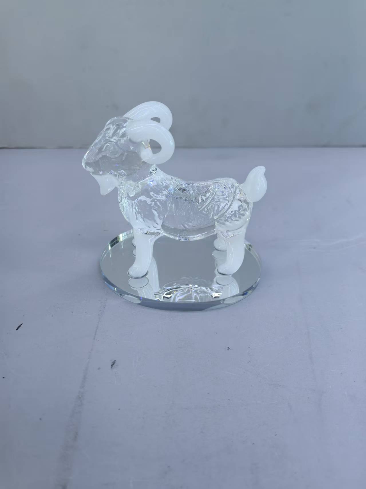 Transparent glass material sheep-shaped sculpture main body decoration, home decoration art decoration Specification image