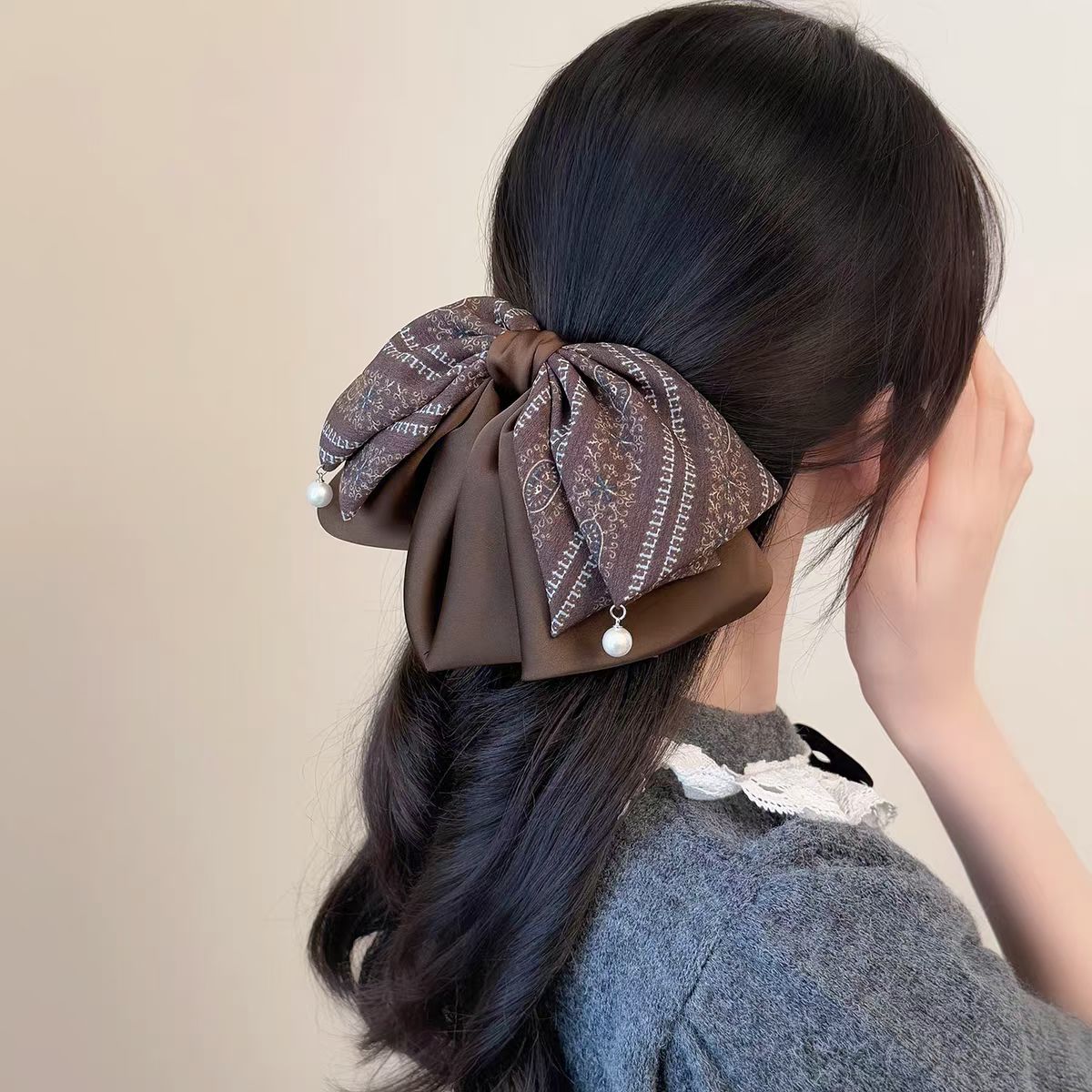 The blue retro semi-tied hair clip exudes a high-end and elegant charm. The multi-layered bow hair clip is a new French style with a strong atmosphere detail image 8