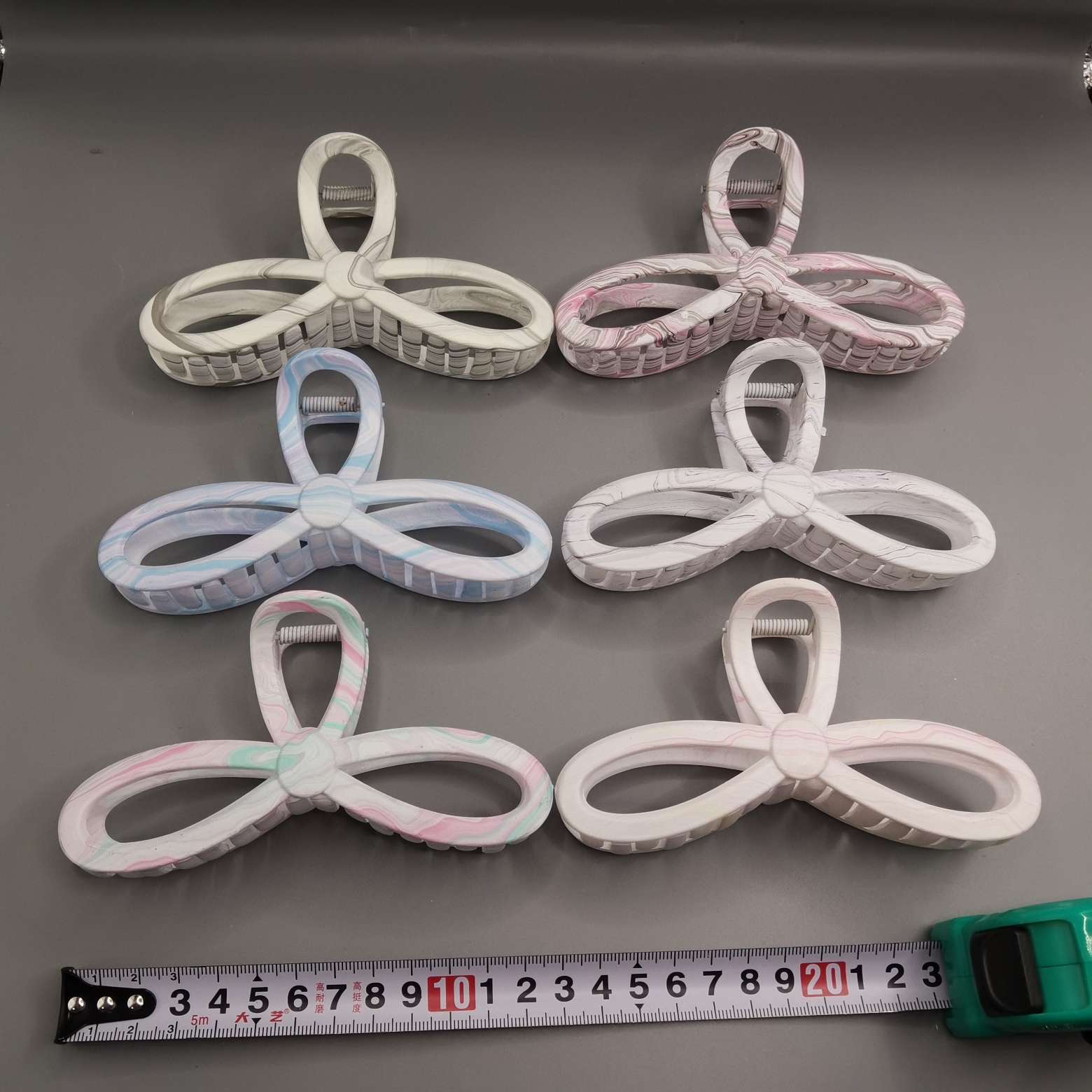 11 cm popular plastic hair clip with shark clip and water drop pattern design Application Scenario