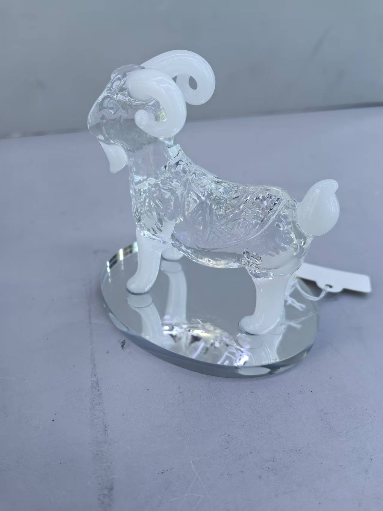 Transparent glass material sheep-shaped sculpture main body decoration, home decoration art decoration Application Scenario