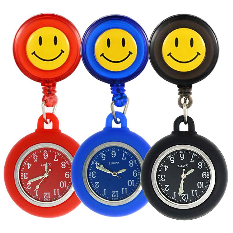 笑脸可伸缩护士表女学生考试电子挂表怀表易拉扣硅胶彩面胸表