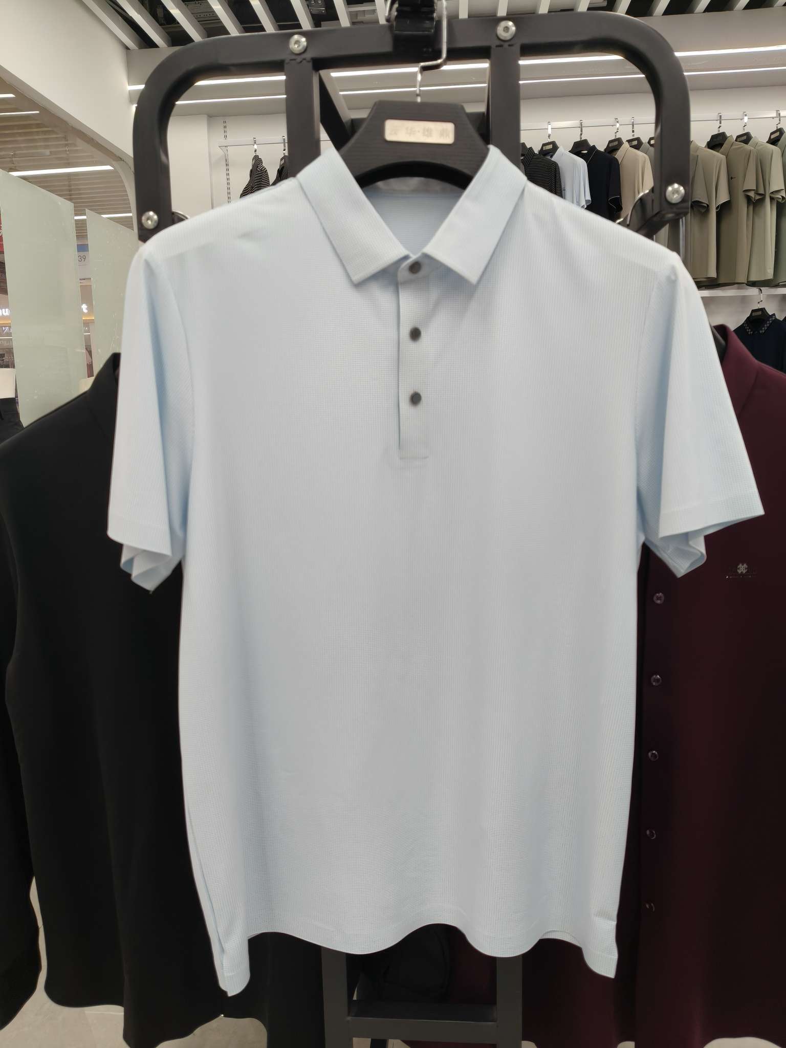 Textile, leather and knitted fabrics are available in a variety of styles. They are breathable, soft, comfortable and durable