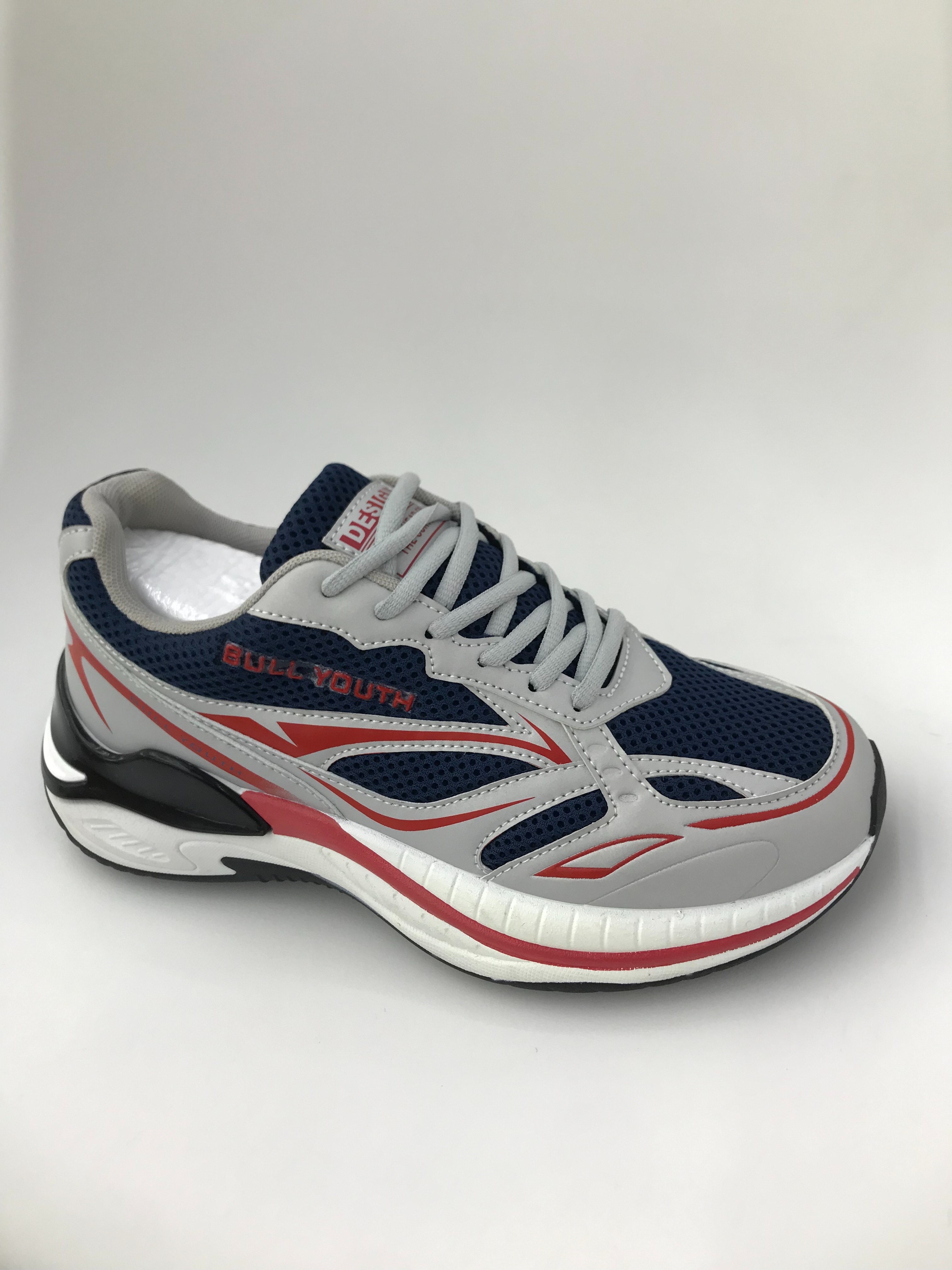 The new sports shoes are lightweight and breathable. The men's running shoes are comfortable, anti-slip, wear-resistant and come in large sizes full figure