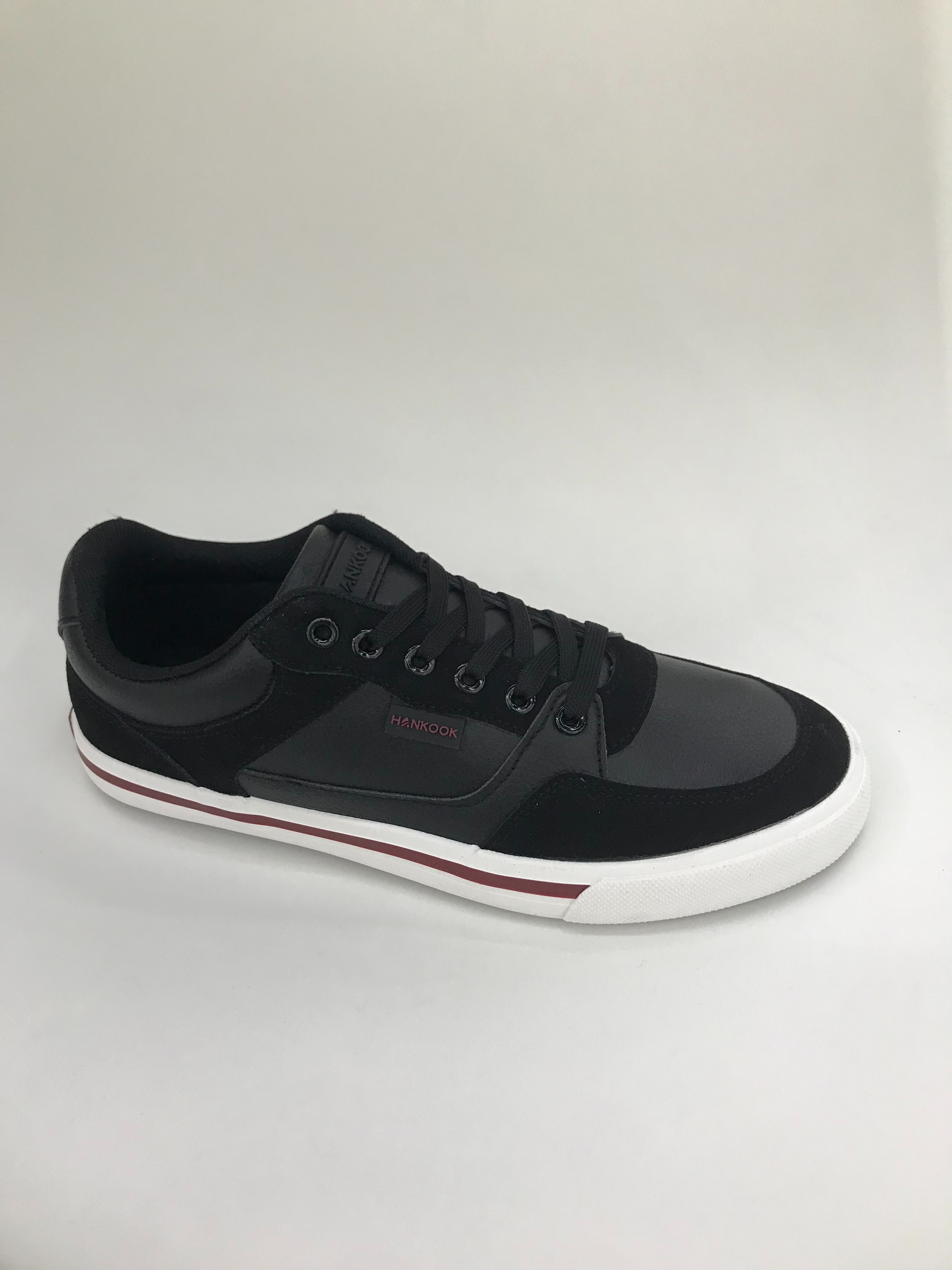 PU surface sports board shoes and lightweight shoes for men are comfortable, anti-slip and wear-resistant details Picture