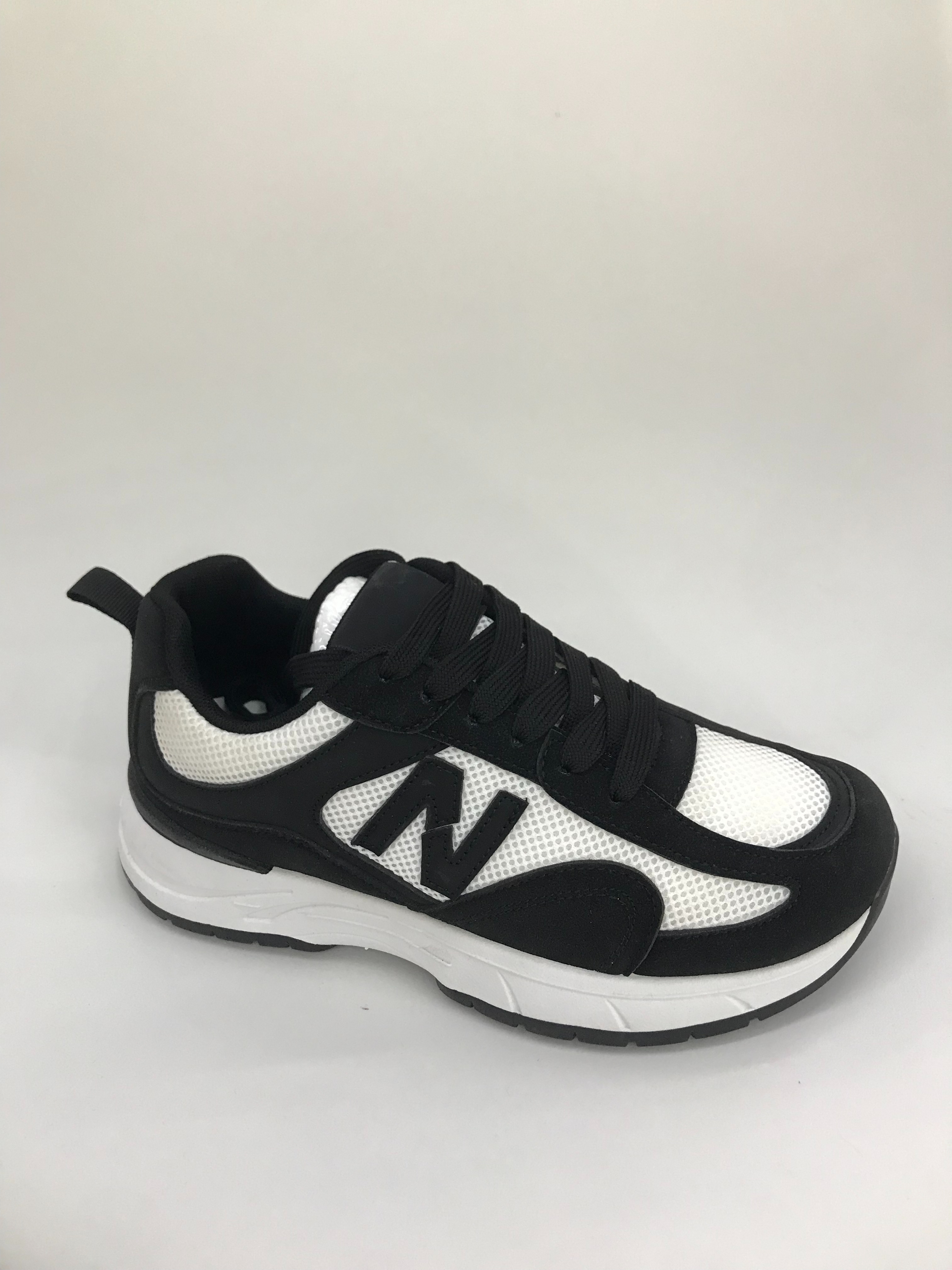 The sports shoes are lightweight and breathable. The women's running shoes are comfortable, wear-resistant and have light soles Specification drawing