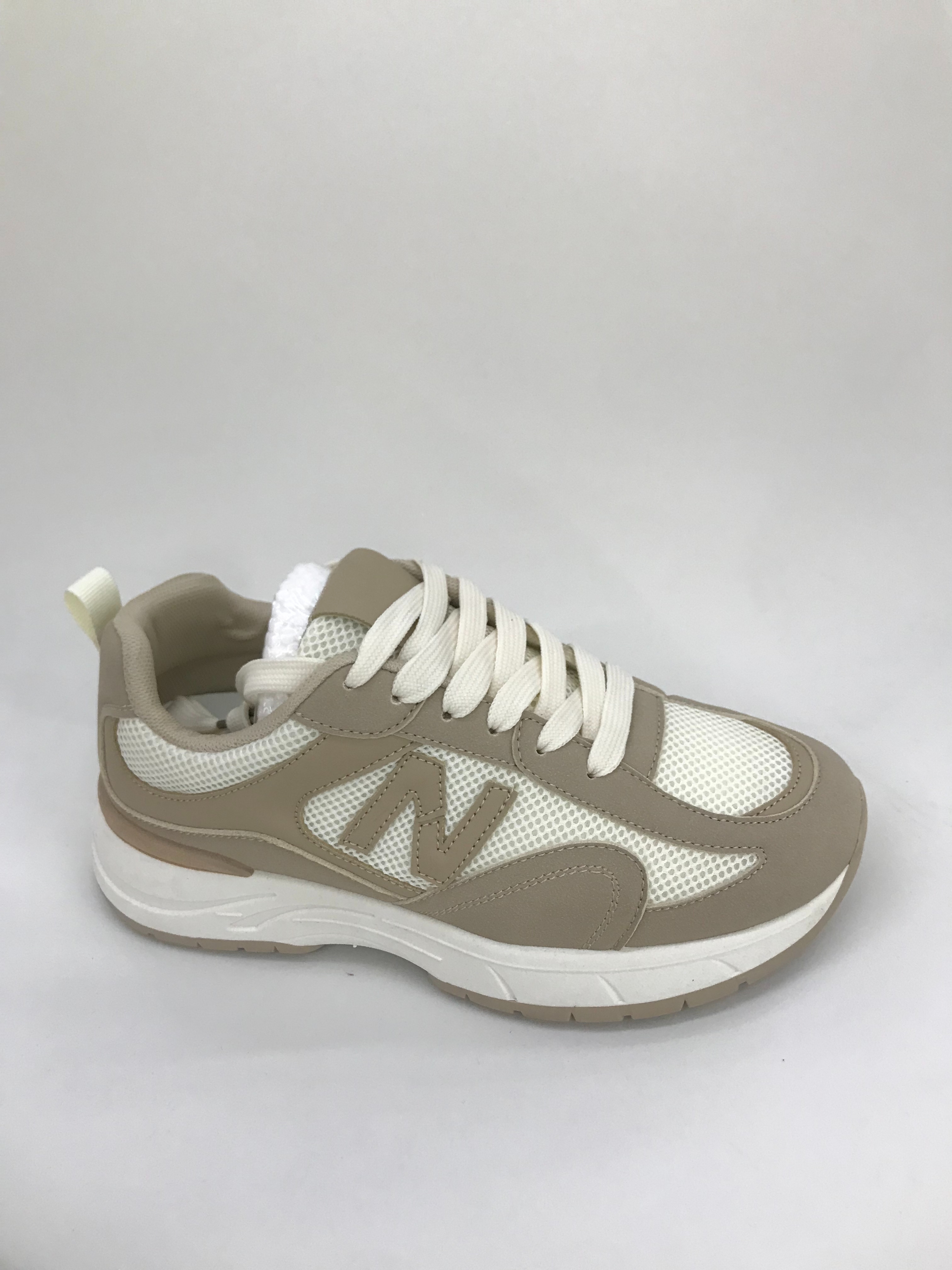 The sports shoes are lightweight and breathable. The women's running shoes are comfortable, wear-resistant and have light soles details Picture
