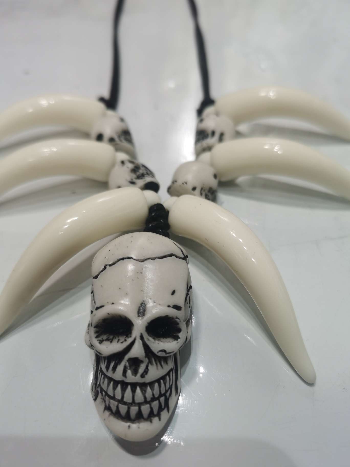 蜡线骷髅头白色树脂狗牙项链