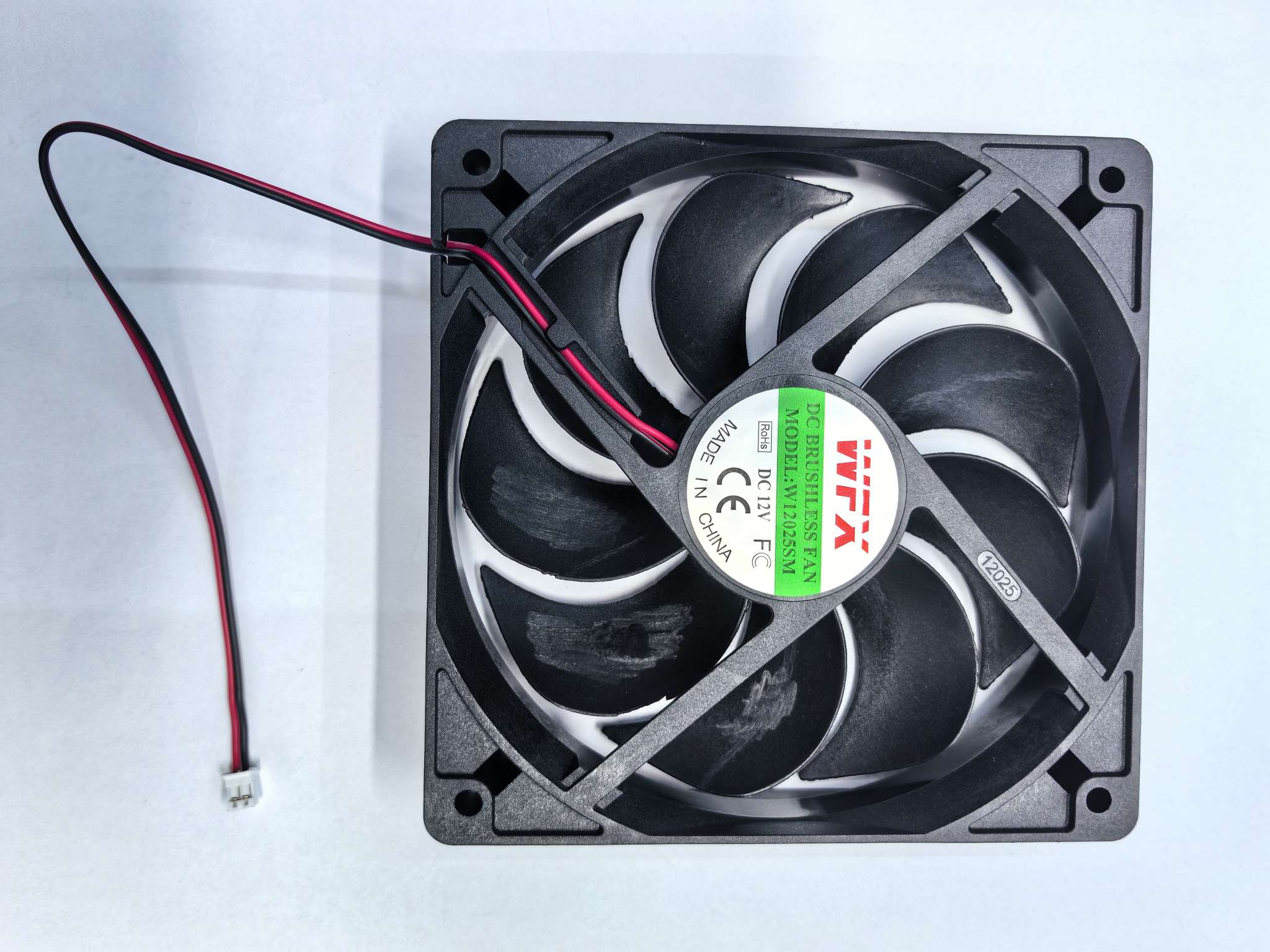 冷却系统风扇散热器专用配件白底实物图