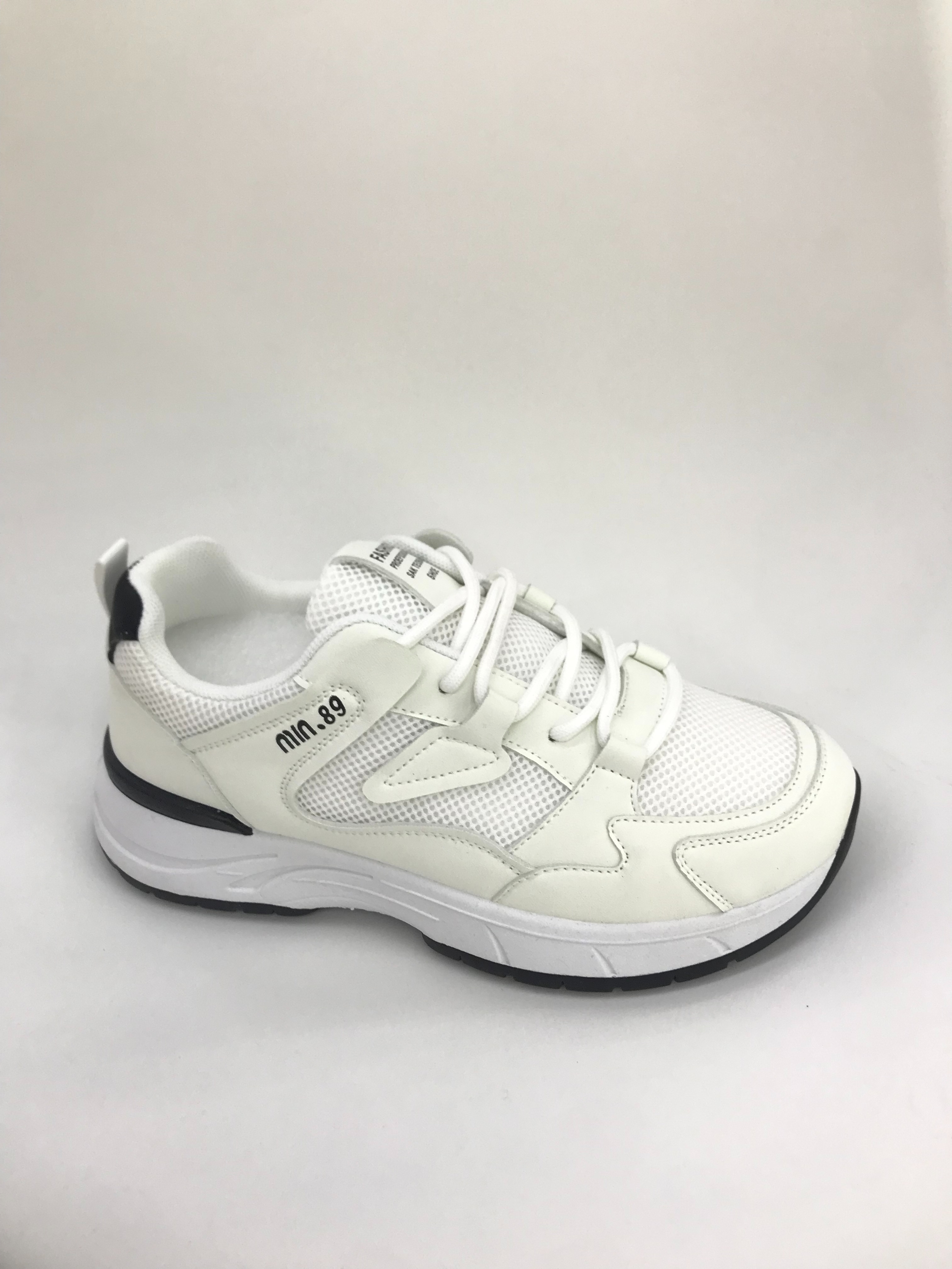White sports shoes for women, breathable and lightweight, casual shoes for daily wear Specification drawing
