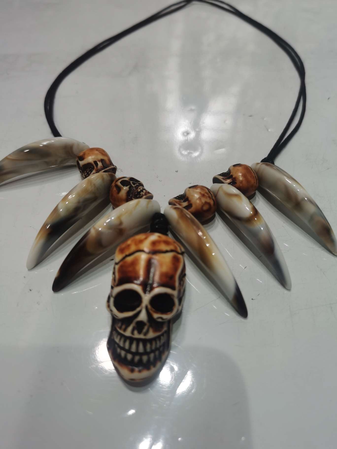 蜡线骷髅头树脂牙项链