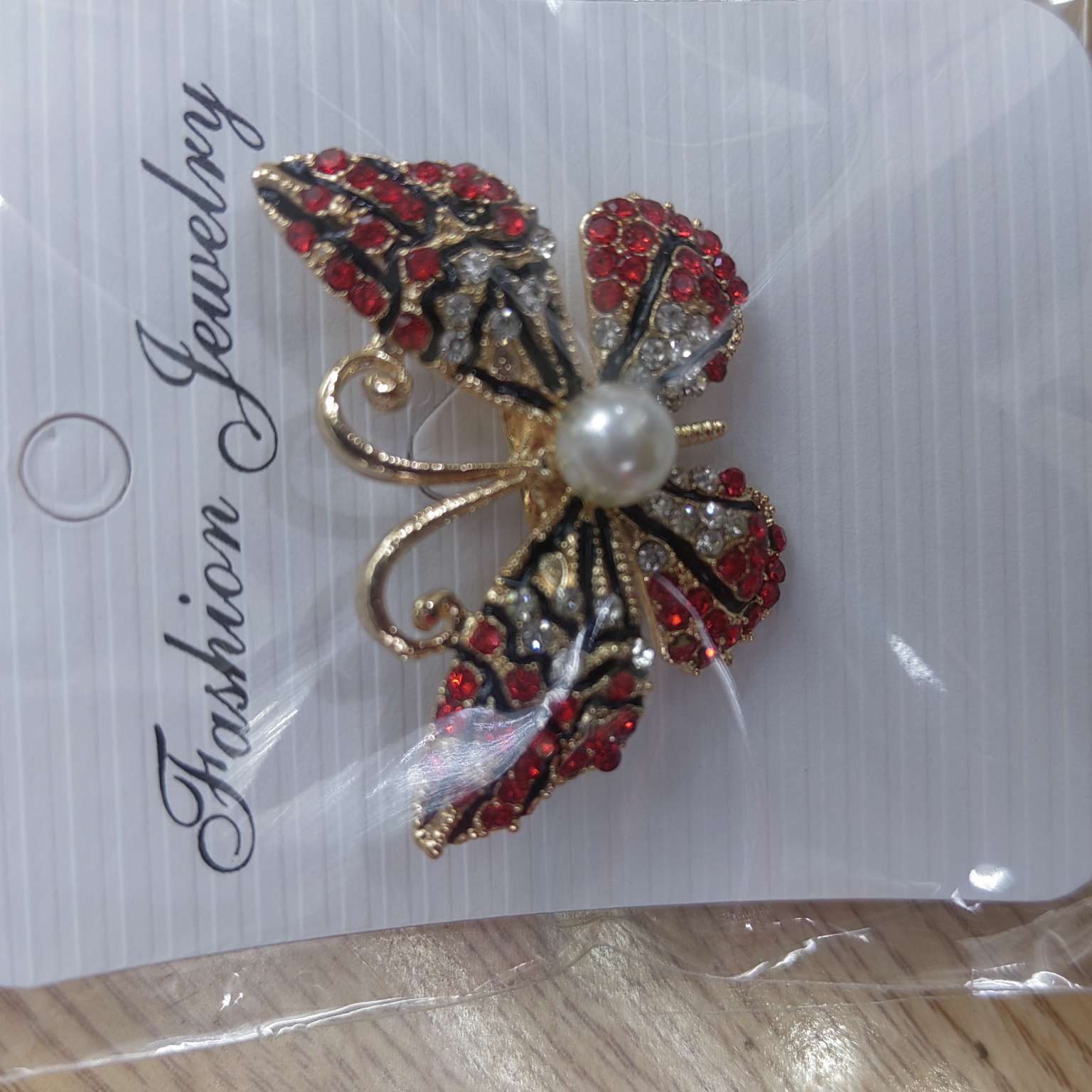 时尚胸针饰品女简约百搭衣饰挂件日常佩戴优雅设计感