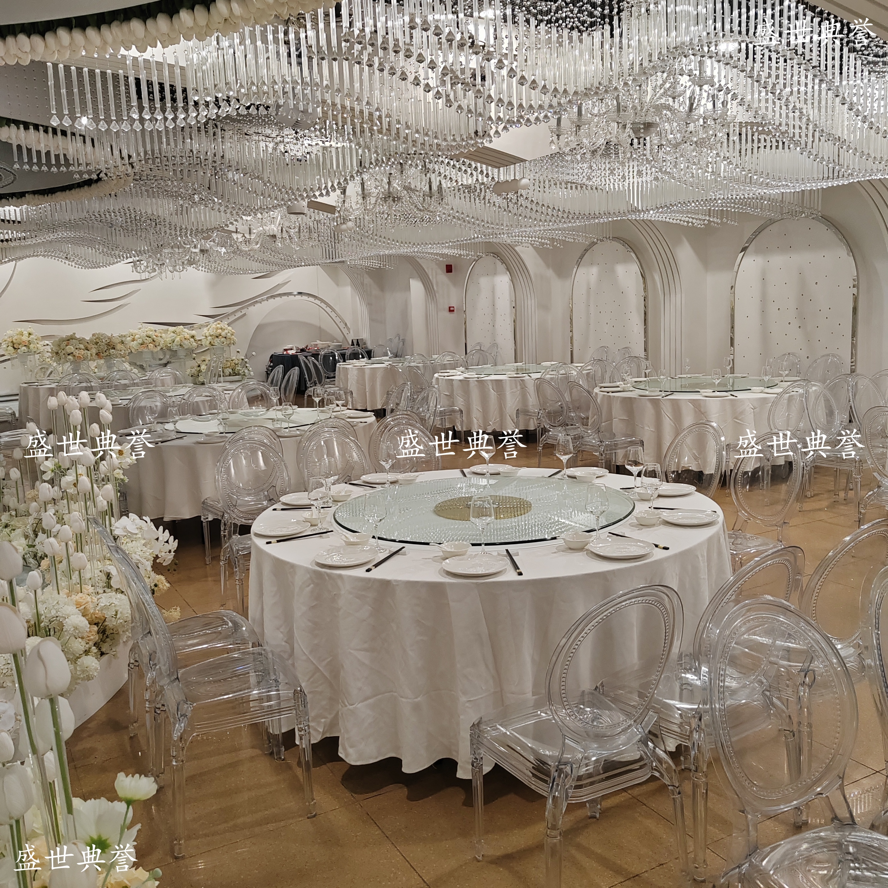 Hangzhou foreign trade wholesale acrylic bamboo joint chairs, outdoor wedding transparent chairs, hotel banquet hall wedding banquet princess chairs Application Scenario