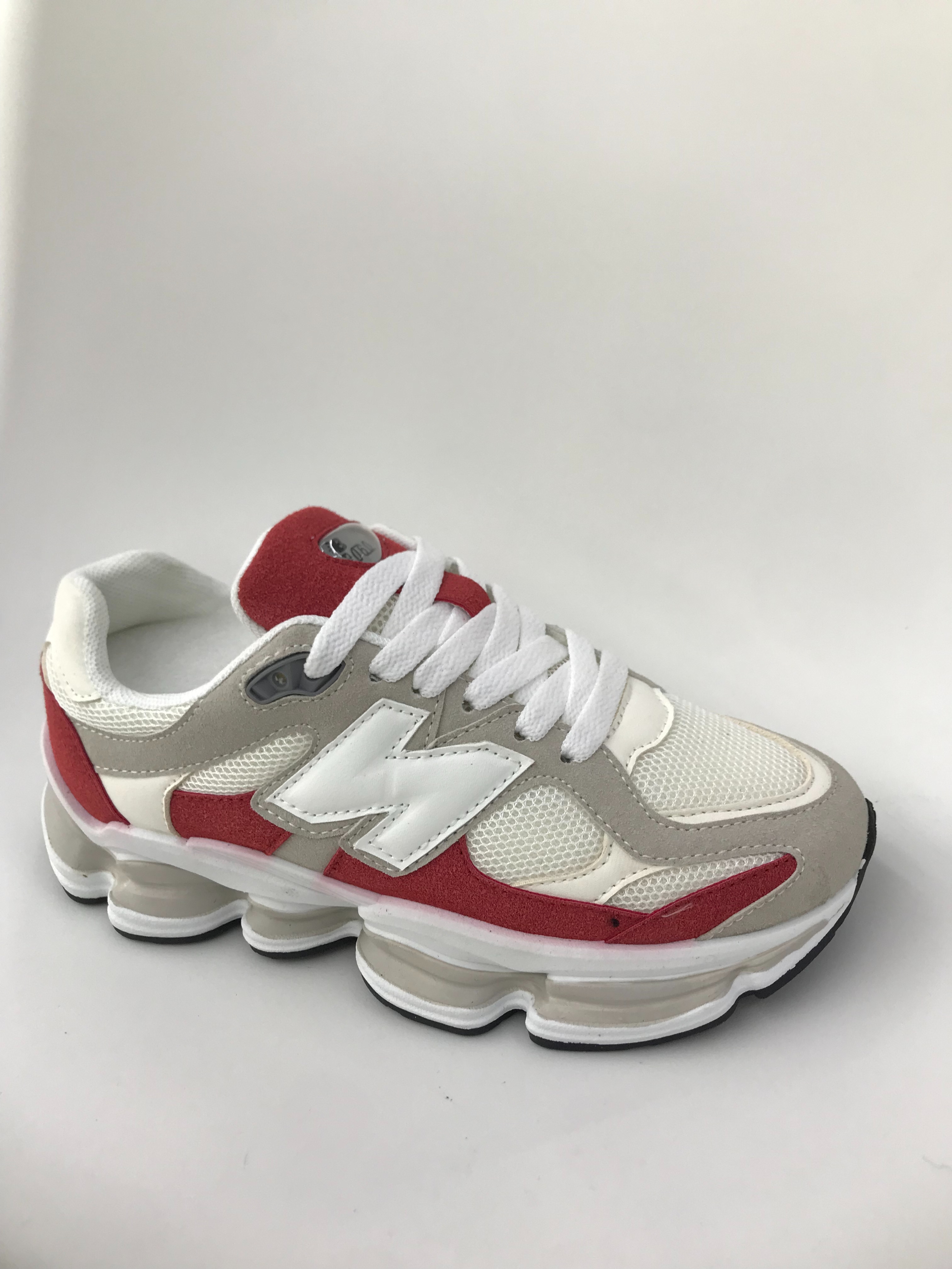 Anta lightweight and breathable sports shoes for men and women, casual running shoes, anti-slip and wear-resistant Application Scenario