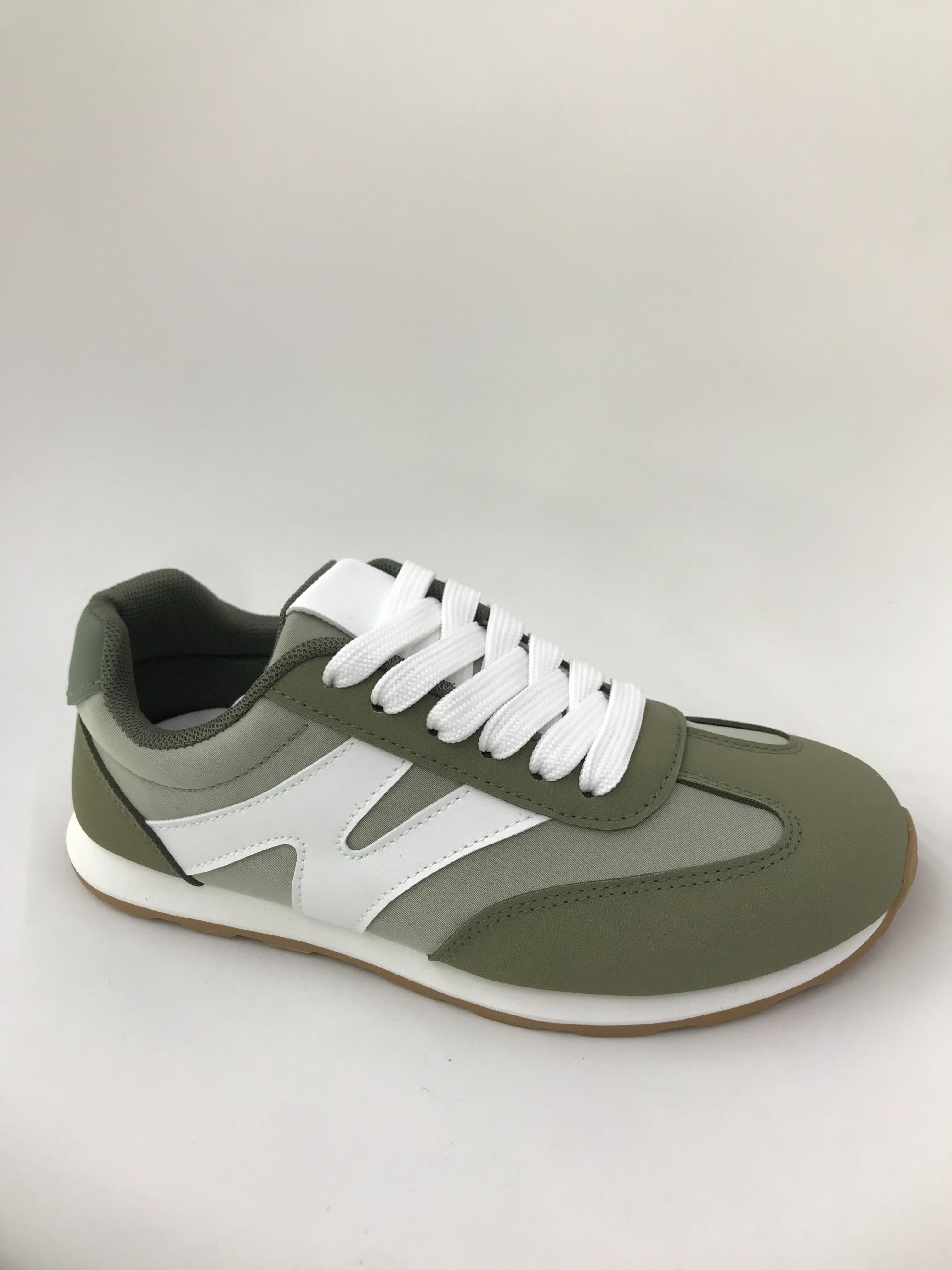 The sports shoes are breathable, lightweight, comfortable, anti-slip and wear-resistant. They are universal for women details Picture