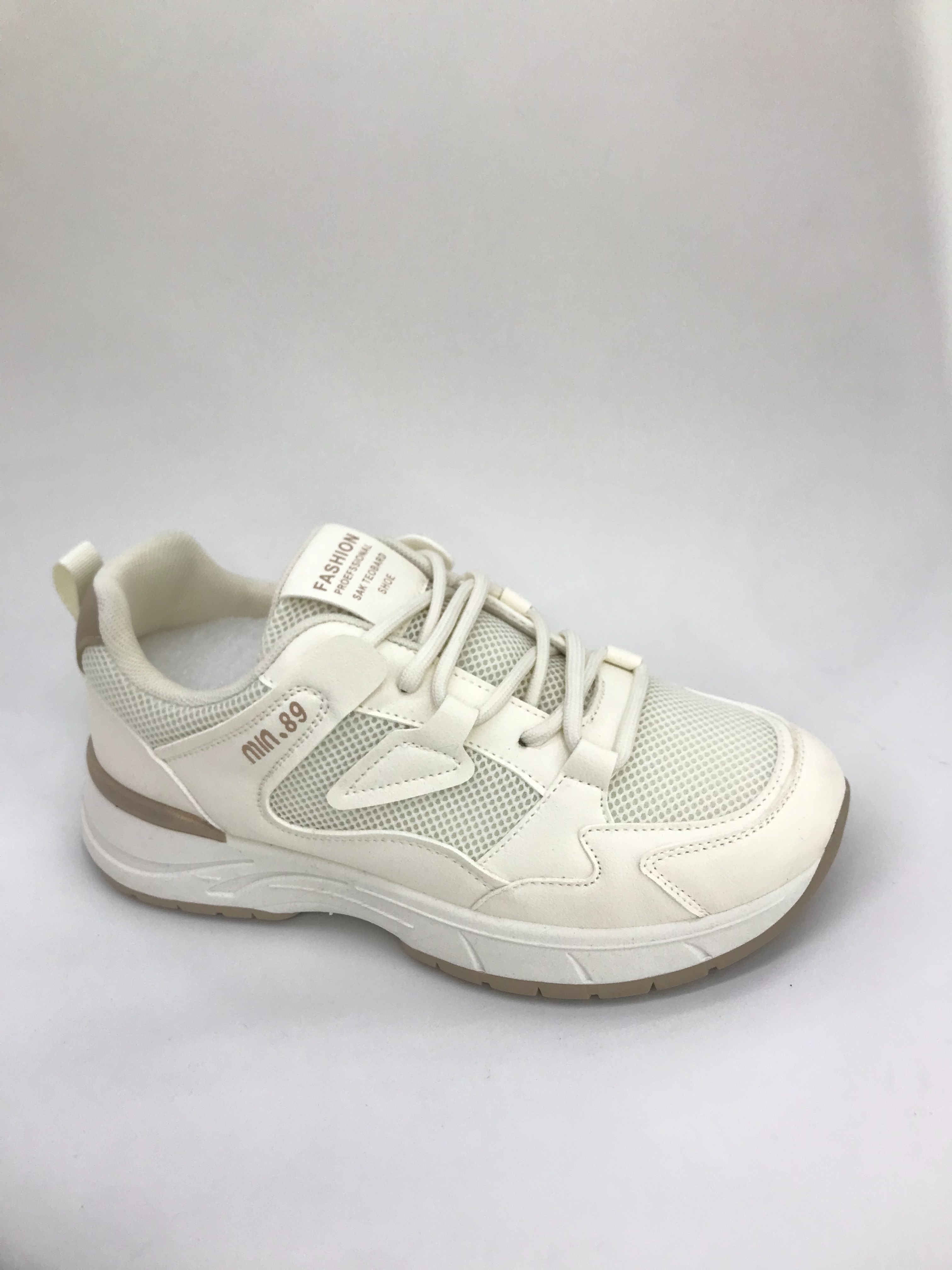 White sports shoes for women, breathable and lightweight, casual shoes for daily wear full figure