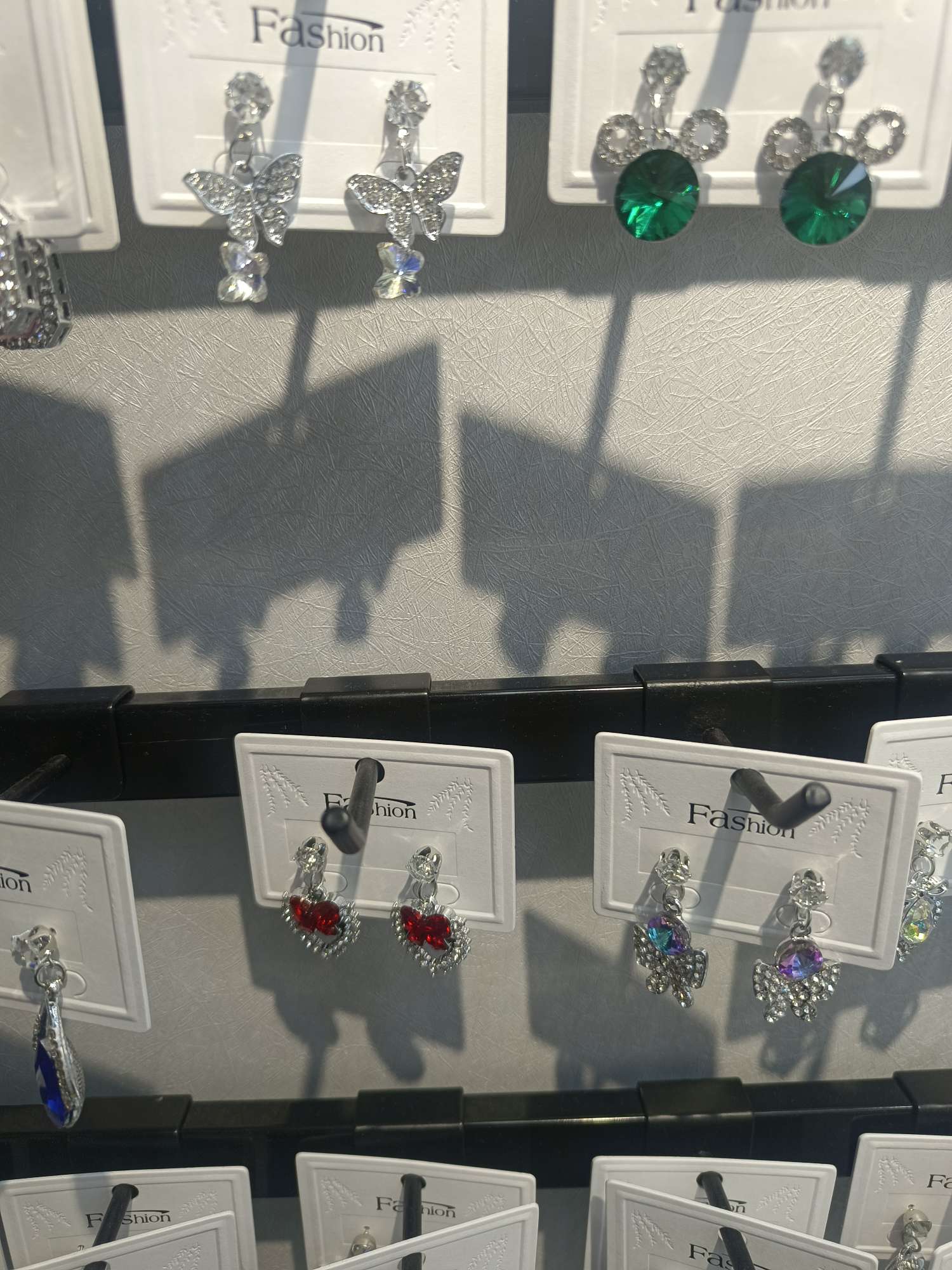 Rose gold colored brick and stone stud earrings and ear needles are fashionable, simple and niche accessories for girls as gifts Specification image