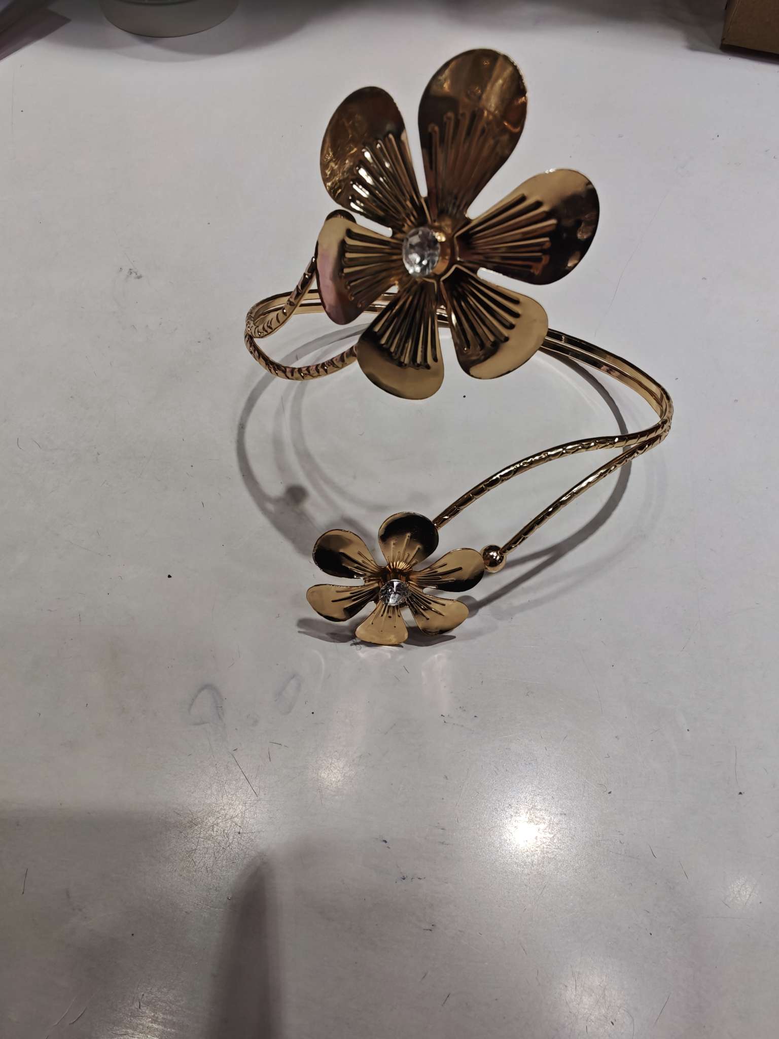 Fashionable bracelet jewelry, simple design, exquisite women's style, versatile and trendy jewelry Application Scenario