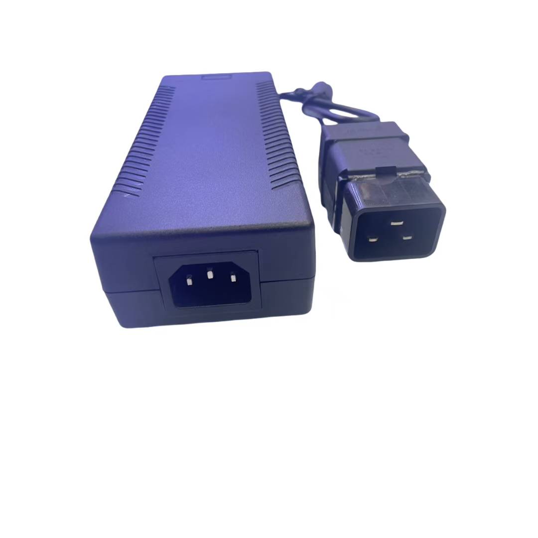 12V10A输出大品字电源白底实物图