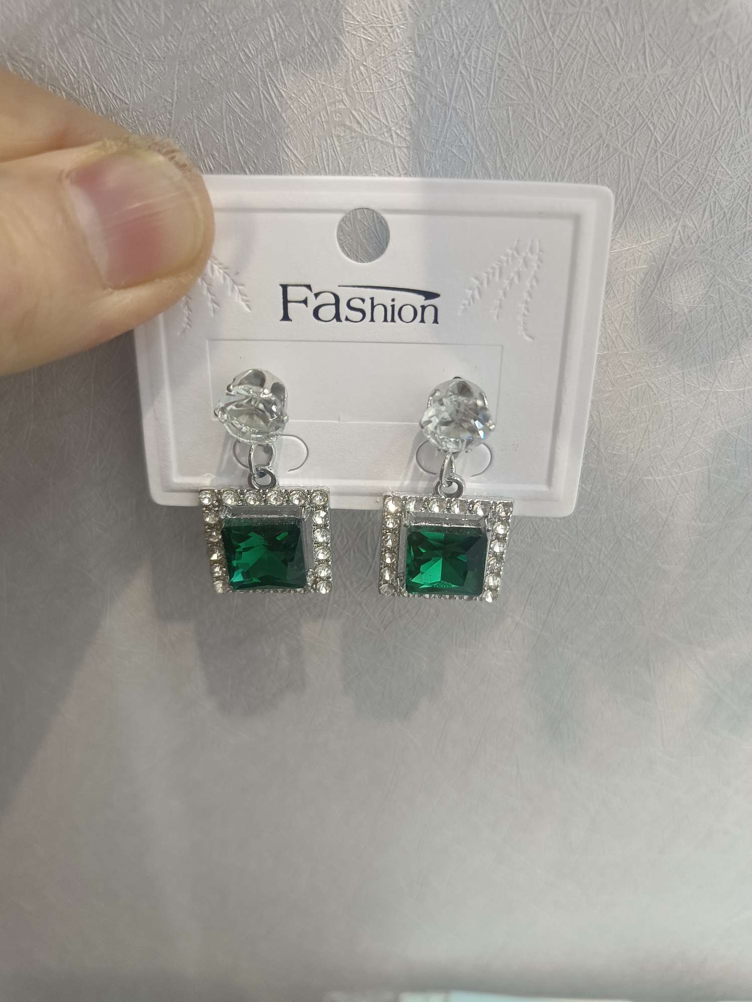 Jasmine flower design earrings are fashionable and simple accessories for women, trendy and individualistic Jasmine flower design earrings are fashionable and simple accessories for women, trendy and individualistic