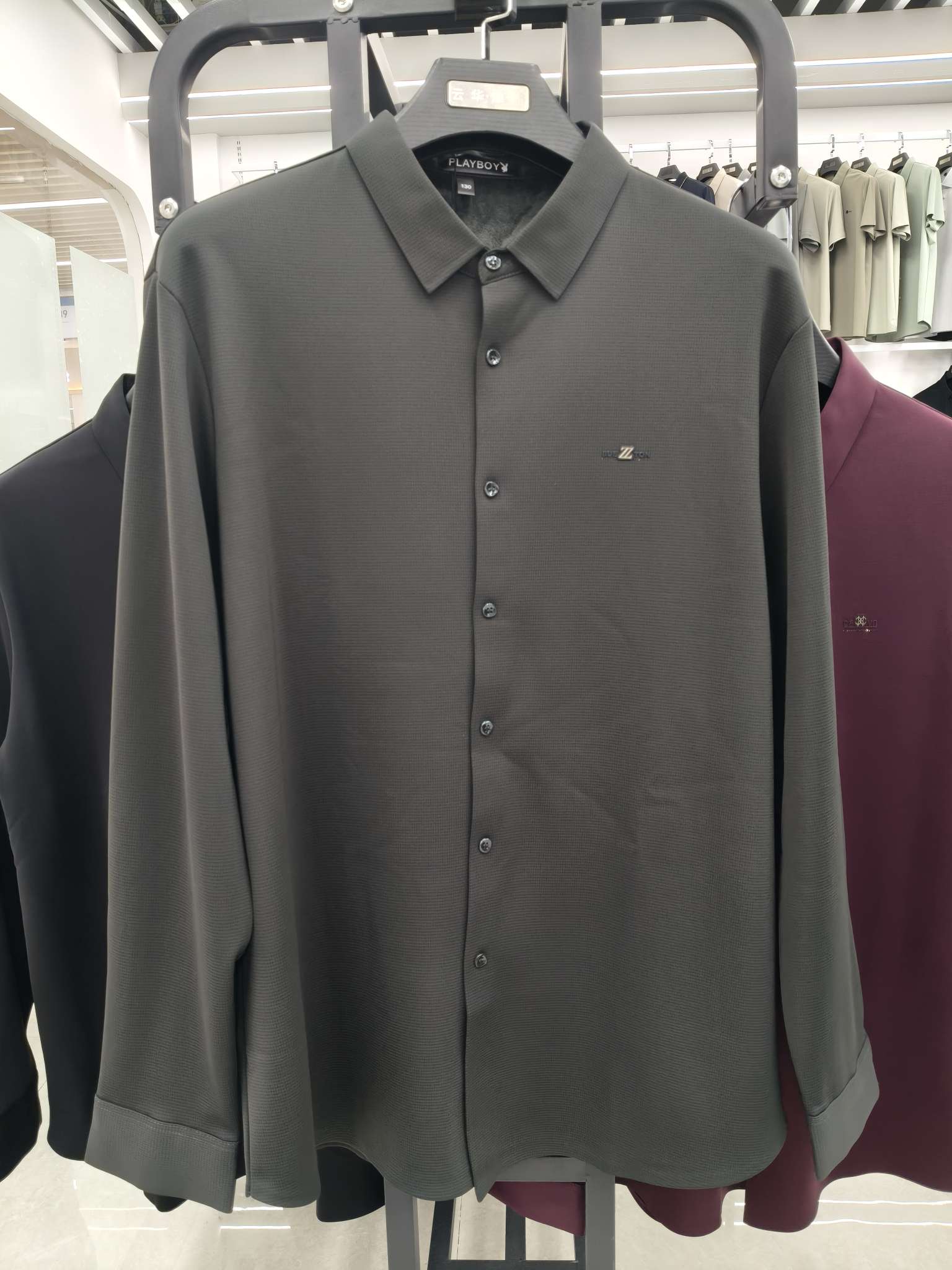 Textile, leather and knitted fabrics are available in a variety of styles. They are breathable, comfortable, soft and durable