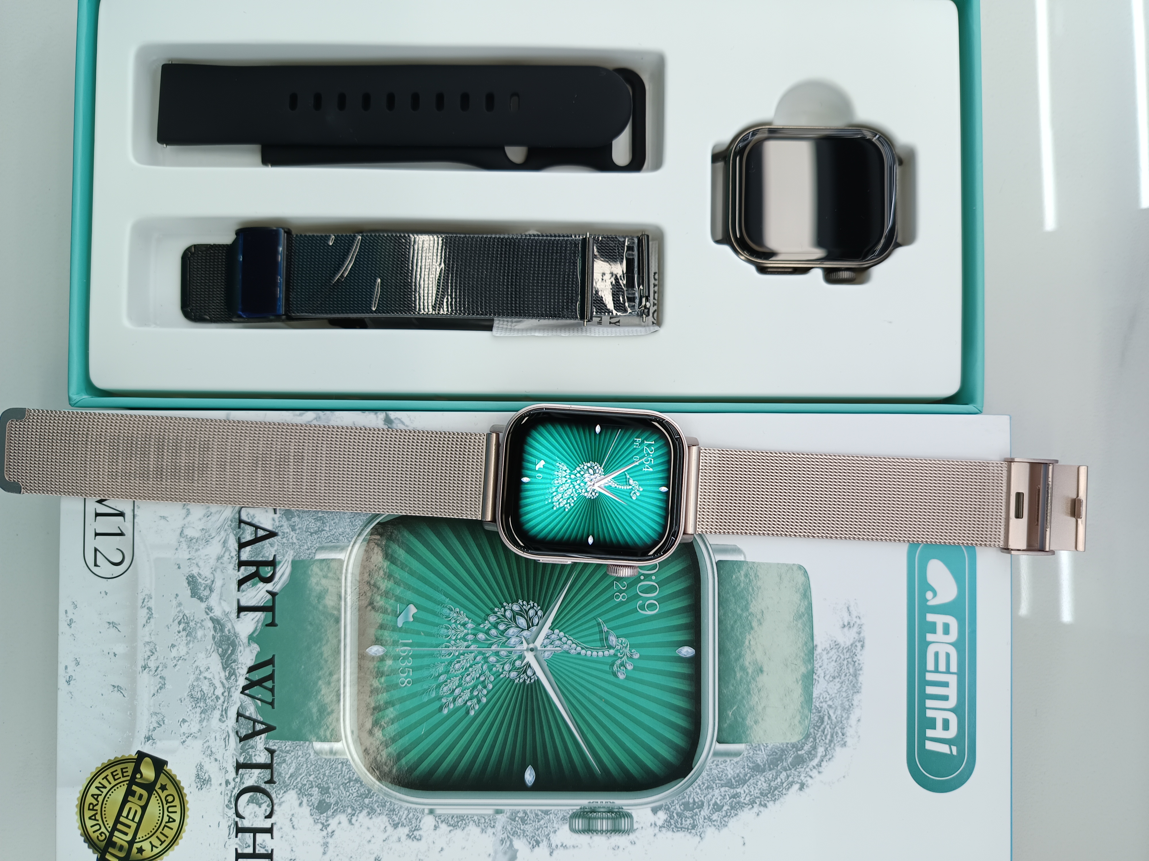 The AEMAI RM12 smart sports watch is equipped with a high-end heart rate monitoring, sports and sleep silicone strap
