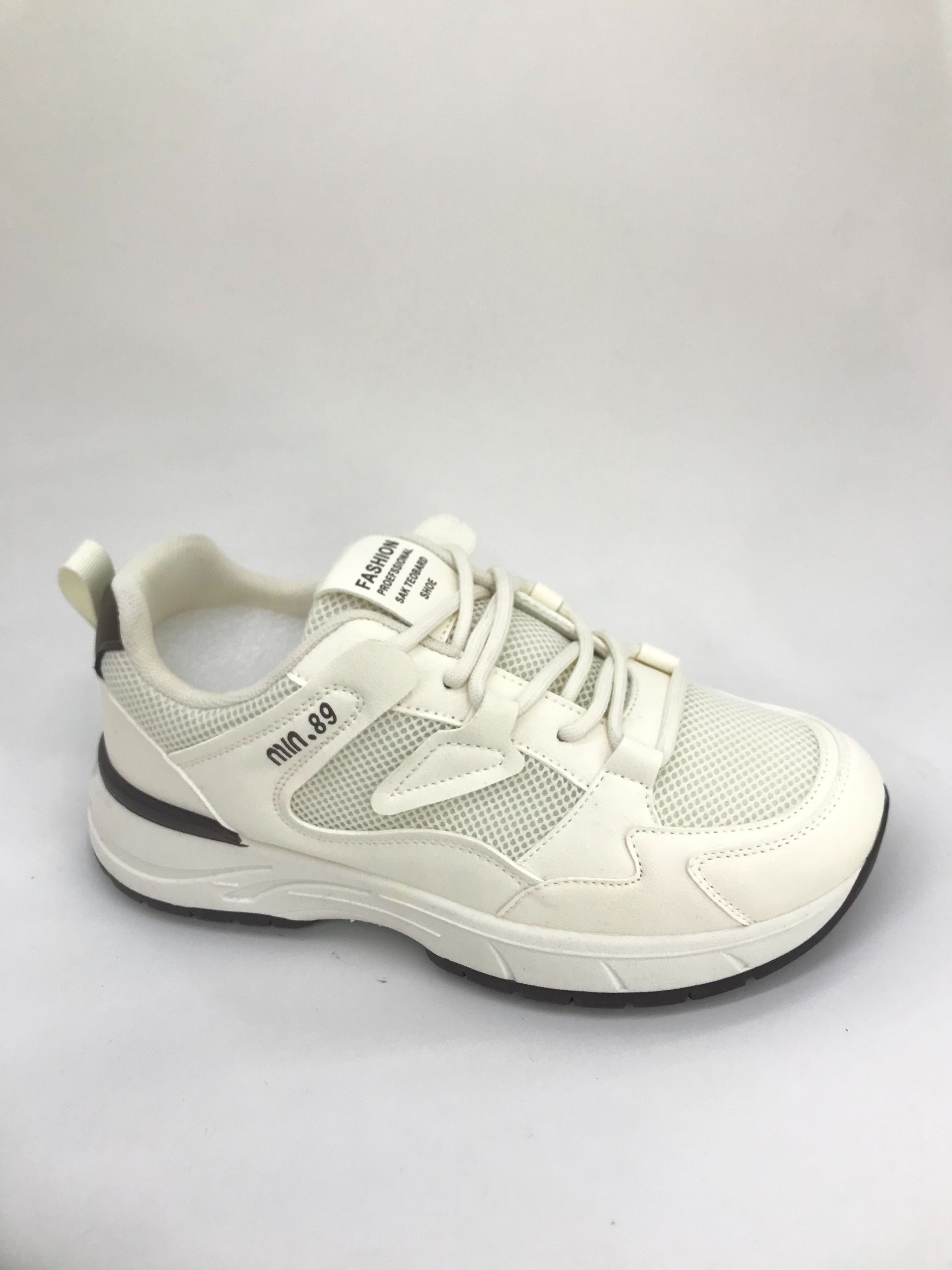 White sports shoes for women, breathable and lightweight, casual shoes for daily wear Item Picture