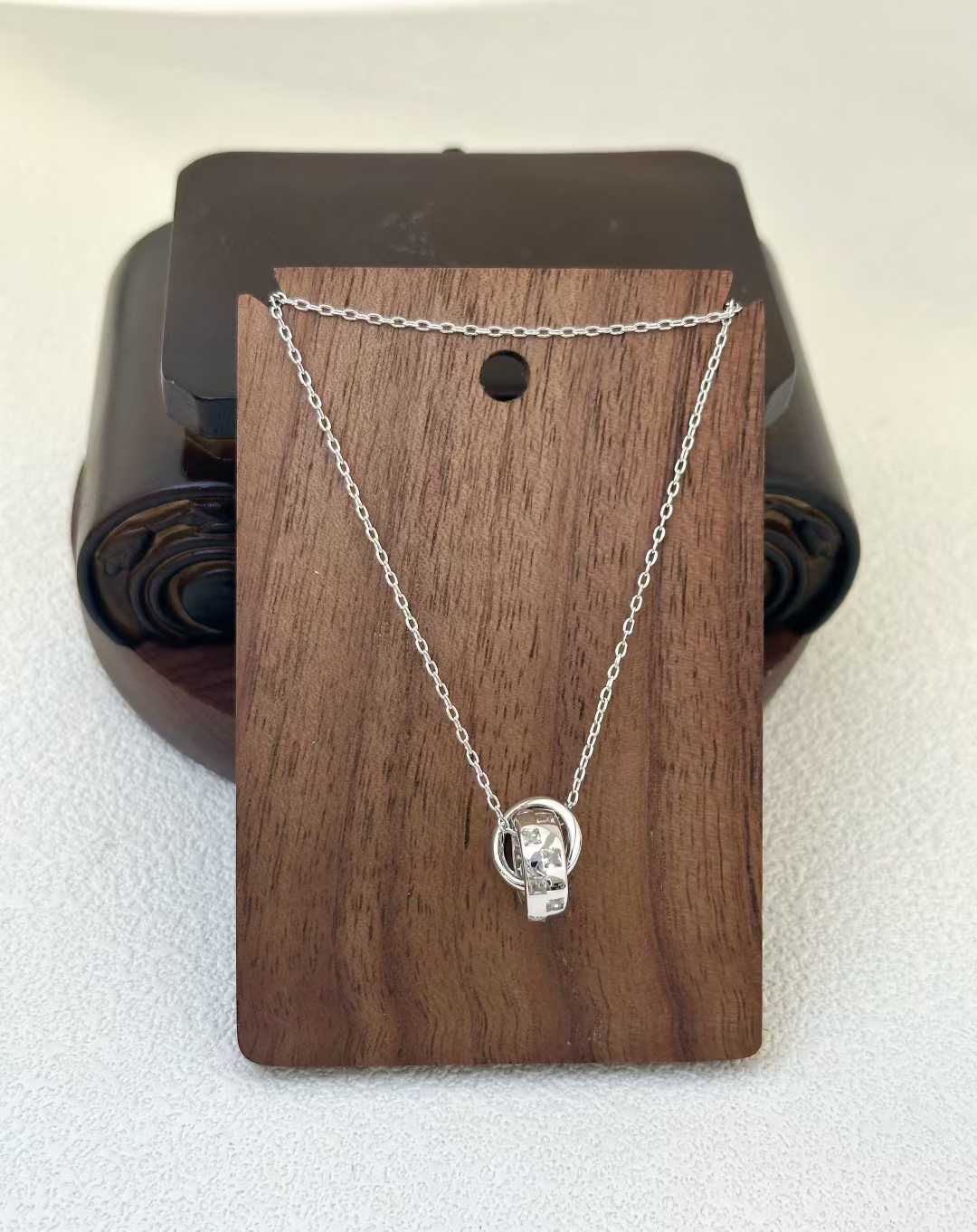 White zirconium double-ring necklace with pearl chain, women's style, patchwork and elegant Application Scenario
