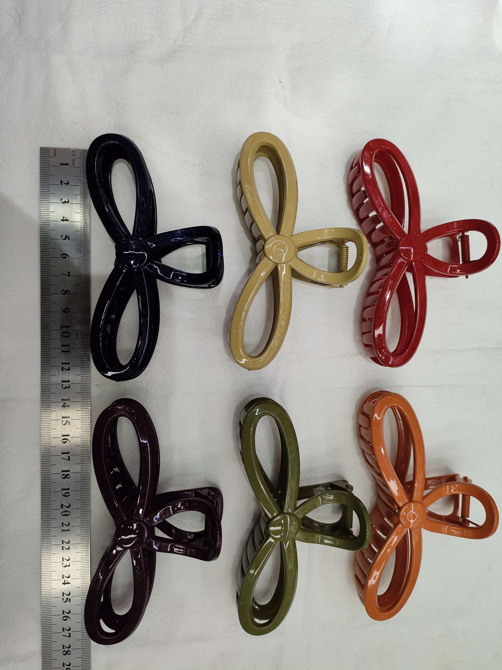 13公分的3叶花亮光漆发夹适合中年和青年女生佩戴的流行饰品