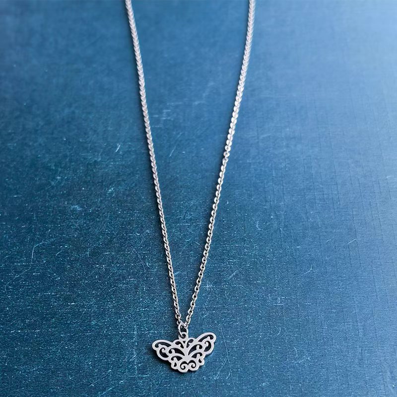 Cross-border foreign trade DIY jewelry accessories, insect, butterfly bracelets, pendants, necklaces, titanium steel, stainless steel, personalized and fashionable trends Specification image