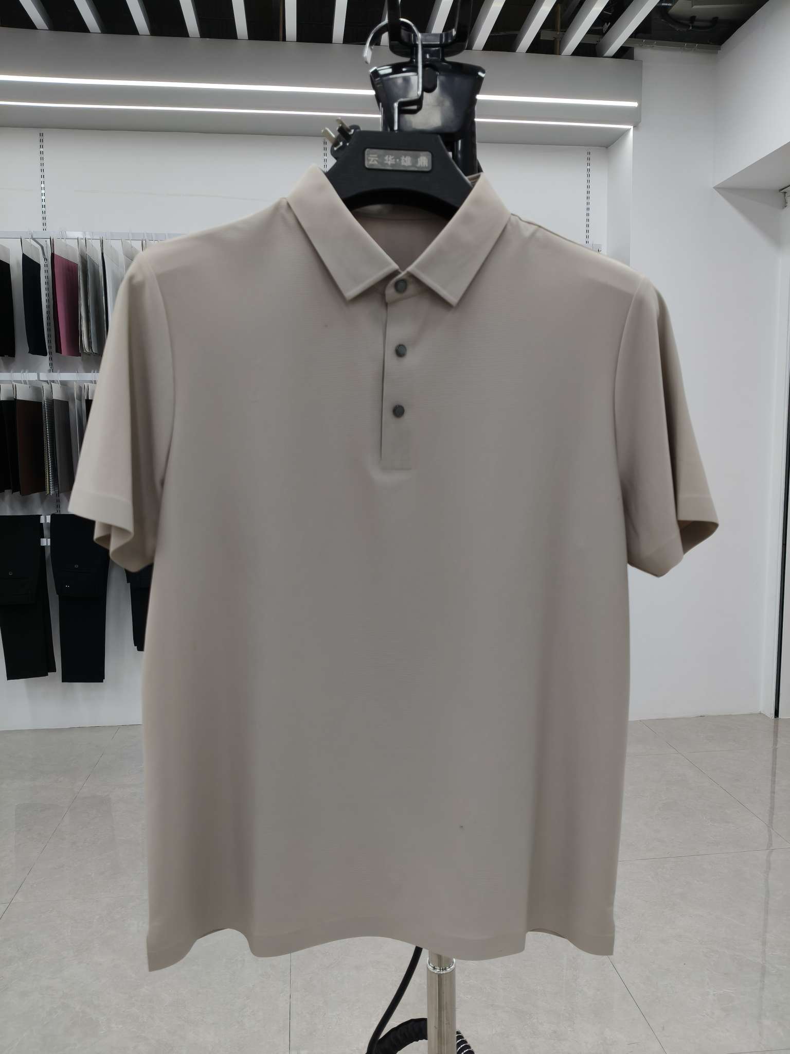 The short-sleeved knitted fabric for summer is comfortable and breathable