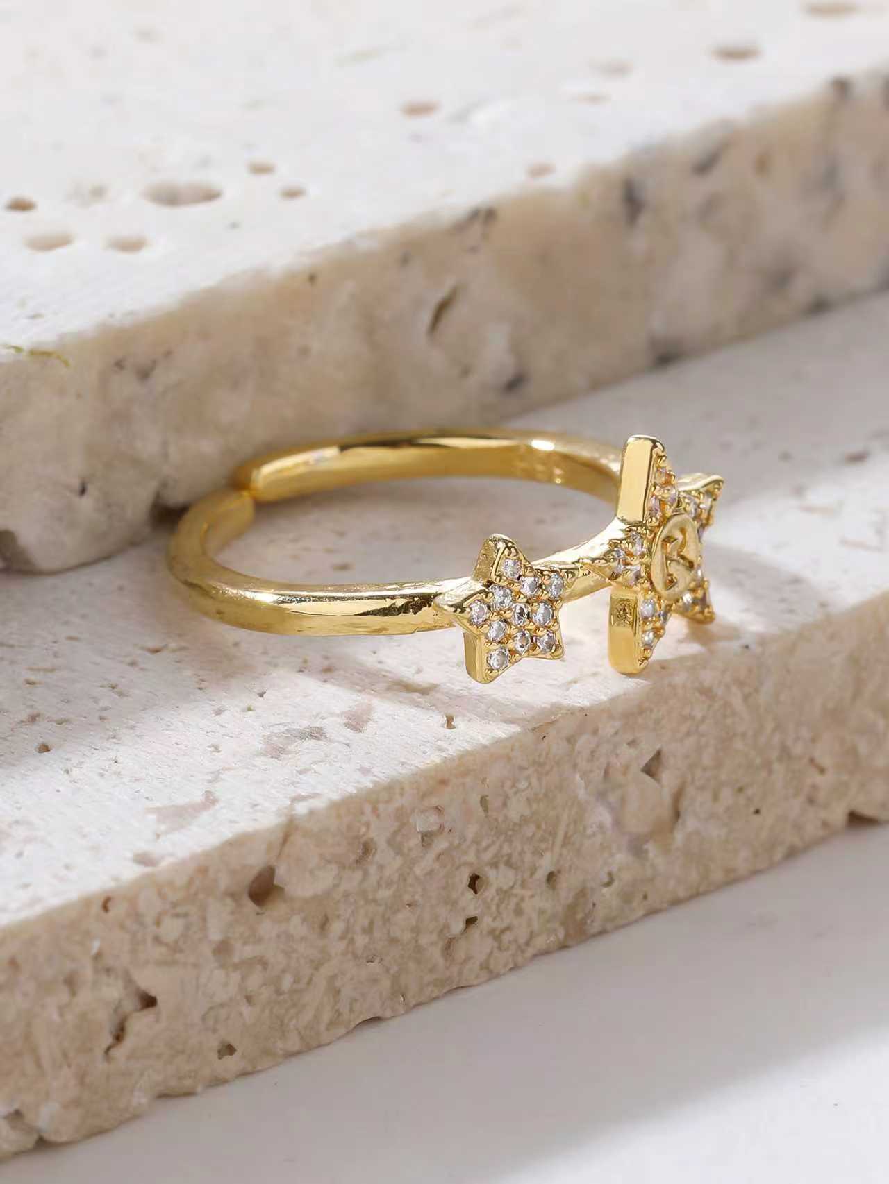 The golden yellow brass material is fashionable, casual and versatile Application Scenario