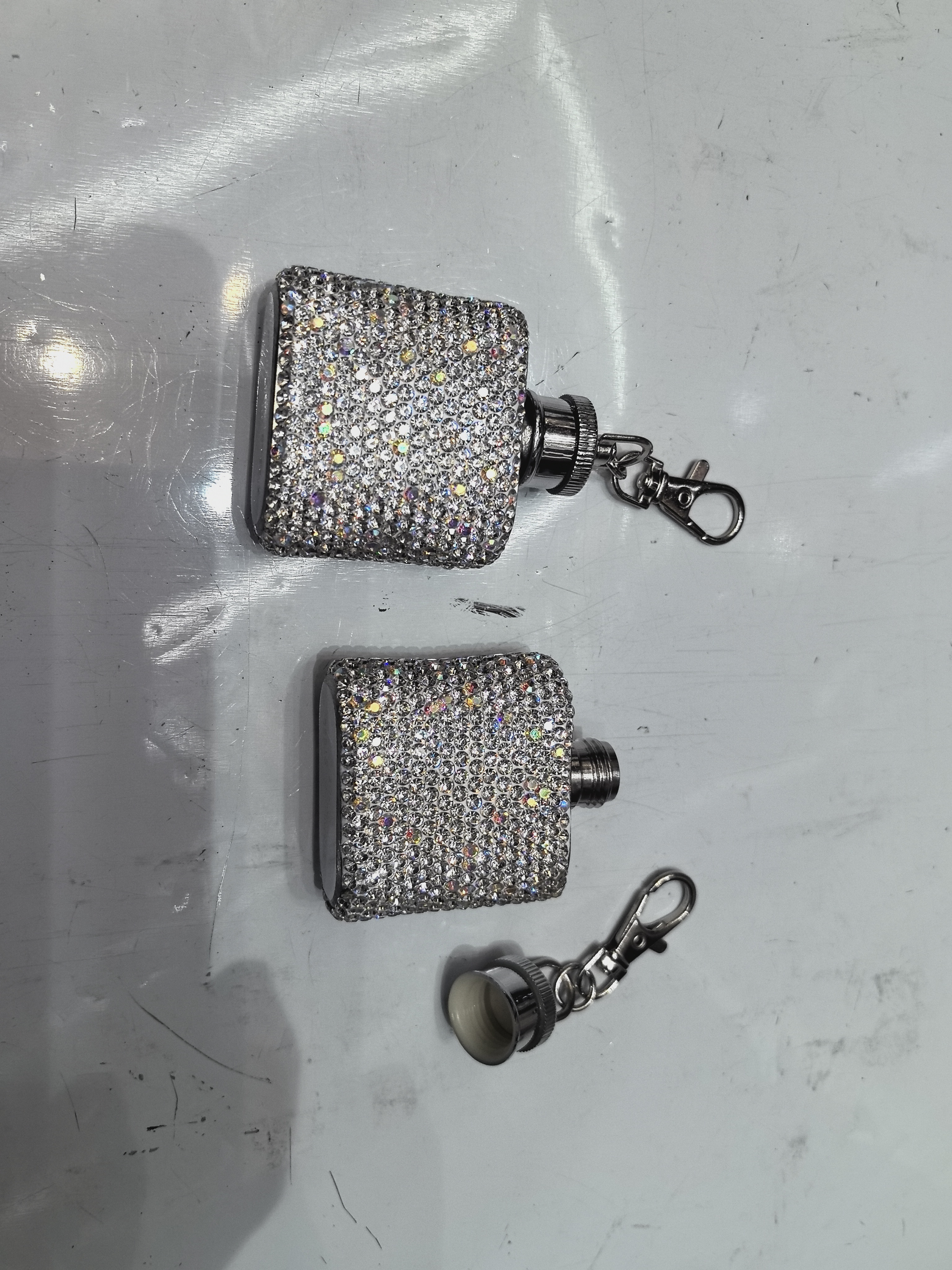 鑫诚饰品5149A时尚精美镶钻酒壶钥匙扣挂件细节图