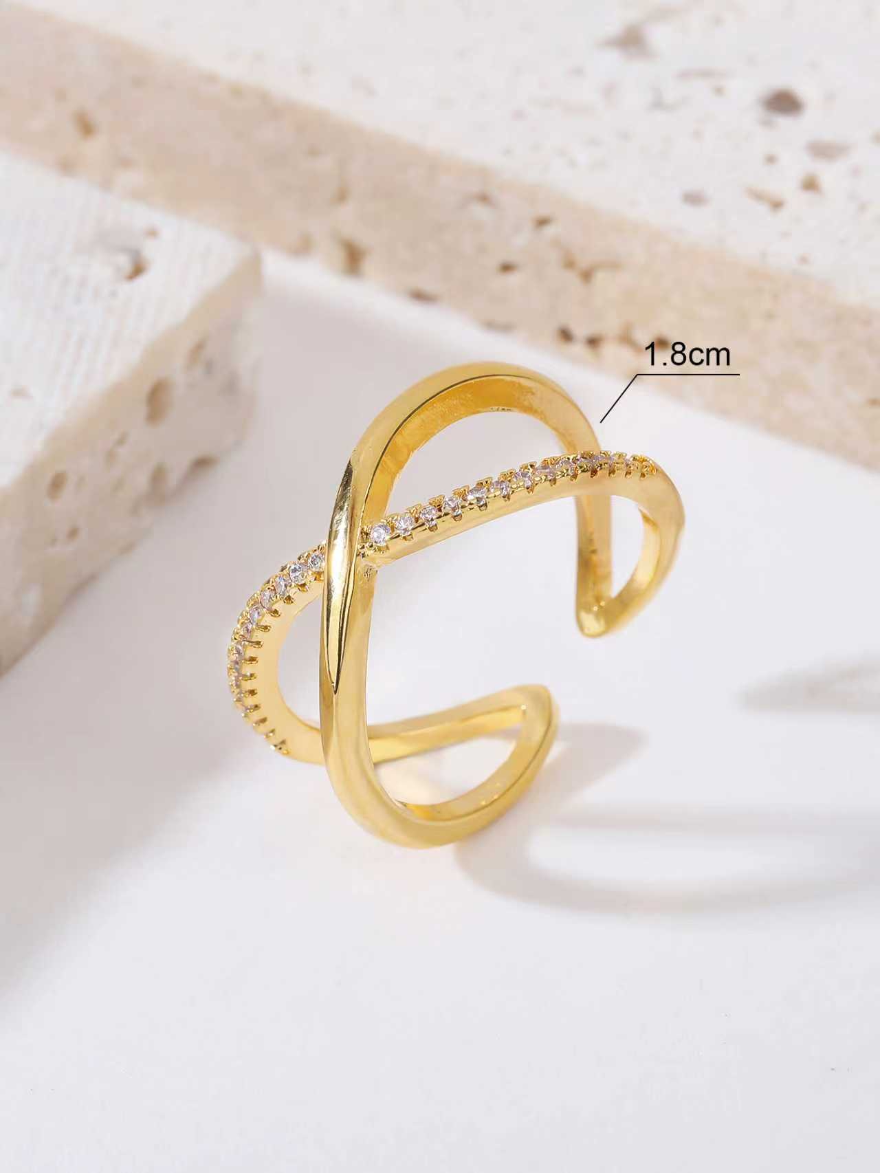 The brass and golden color design is novel, and the open finger ring can be freely matched.