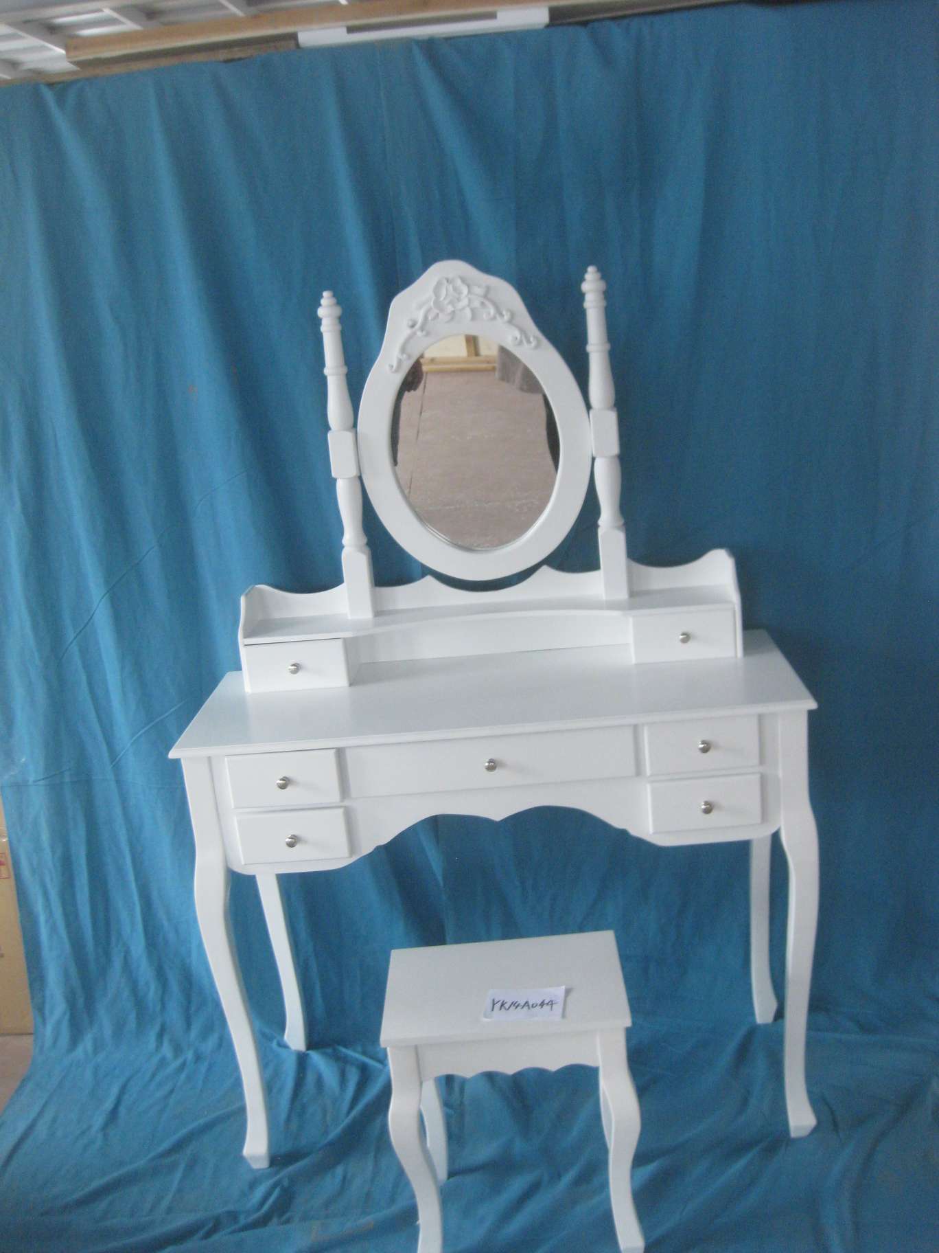 欧式复古型白色梳妆台加凳子