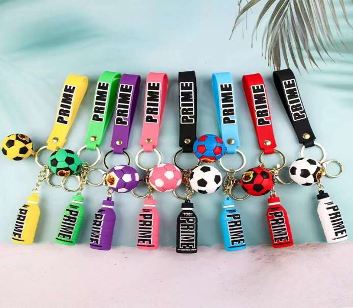 The keychain can be hung on the schoolbag. The keychain pairs beautifully with your partner Application Scenario